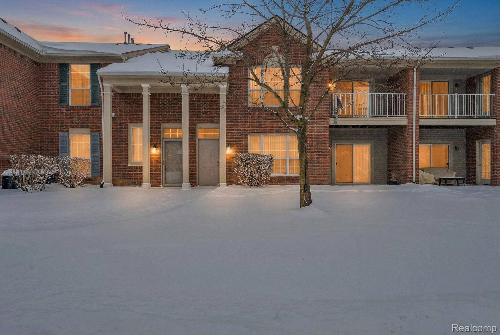 8208 Chesapeake CIR, Walled Lake, MI 48390