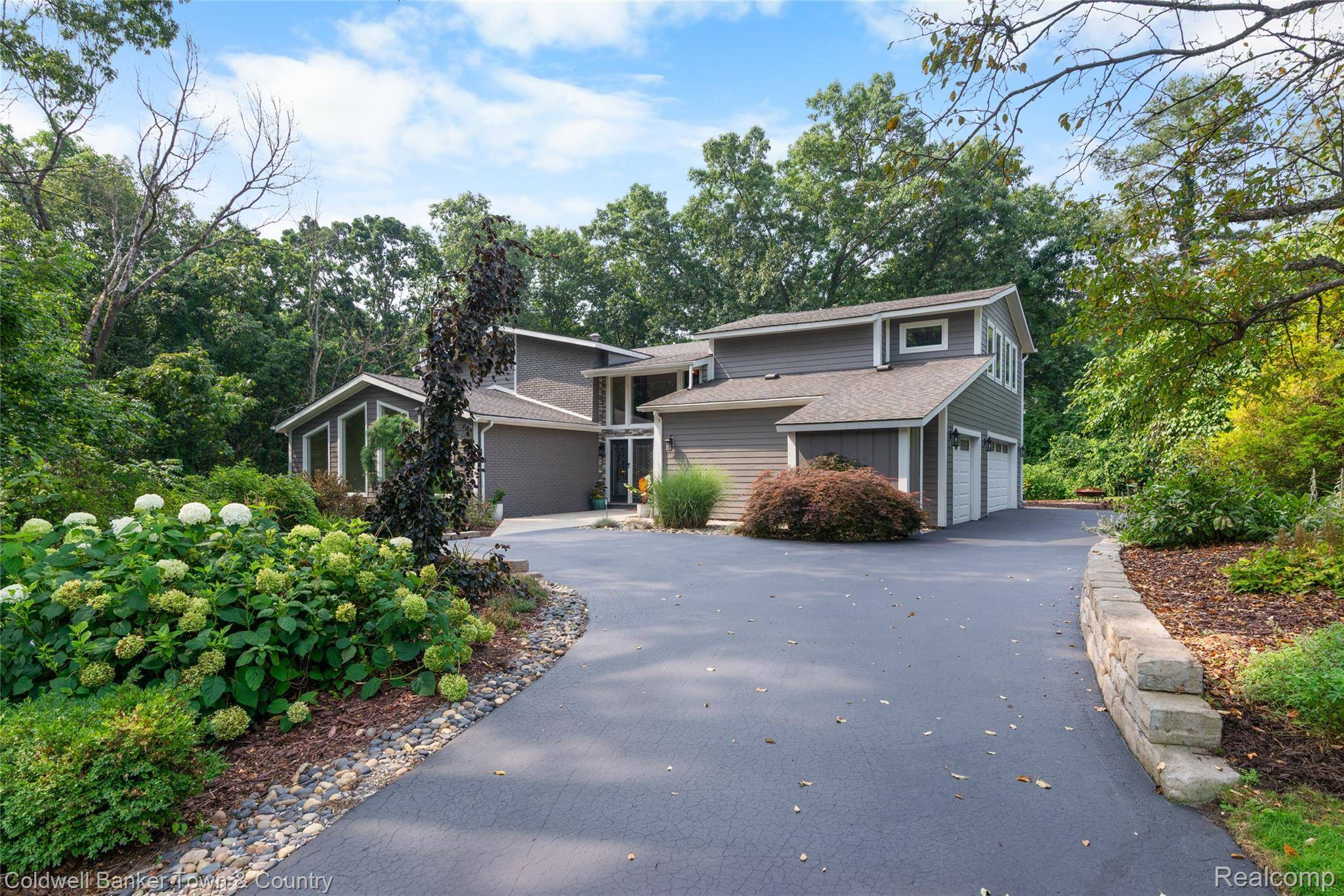 5728 Eggert PL, Brighton, MI 48116