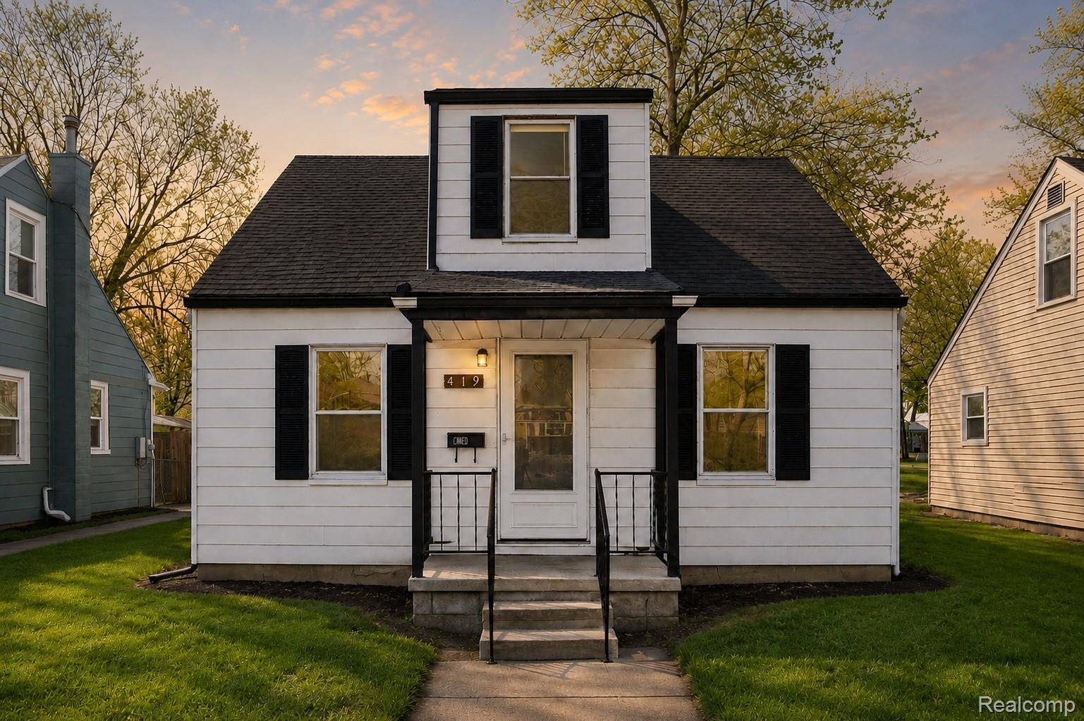 419 W Bernhard AVE, Hazel Park, MI 48030