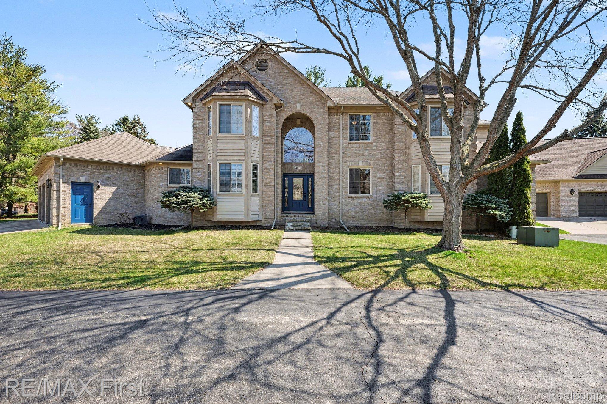20400 Robinway DR, Clinton Charter Township, MI 48036