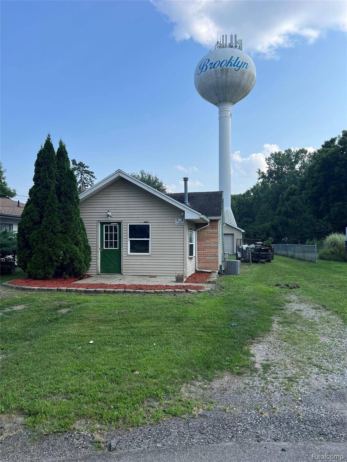 115 Jackson ST, Brooklyn Village, MI 49230