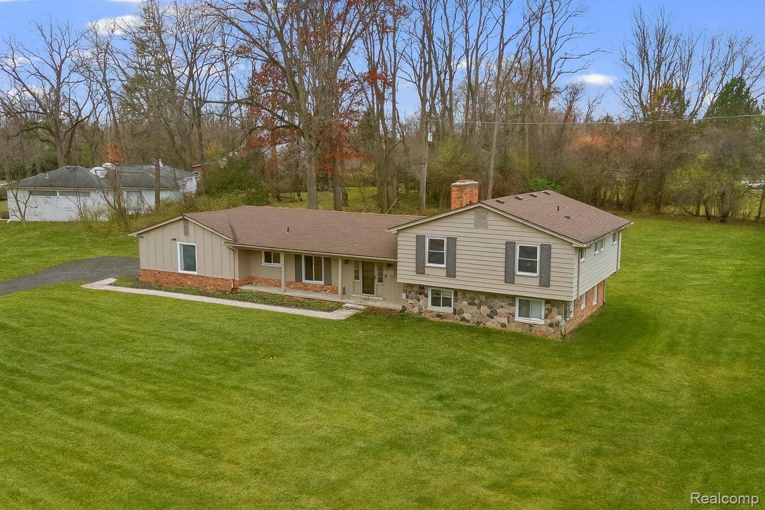 5570 FORMAN DR, Bloomfield Charter Township, MI 48301