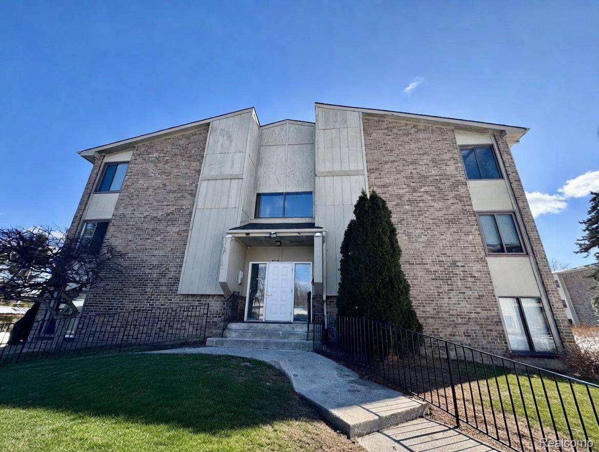 30515 FOURTEEN MILE #37, Farmington Hills, MI 48334