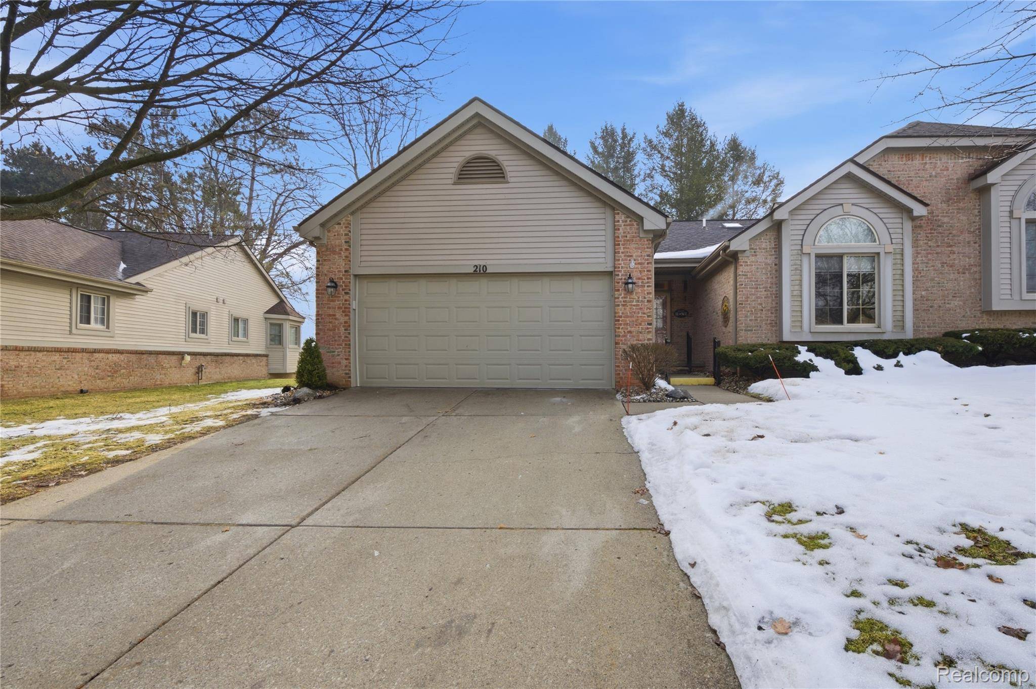 210 Sisu Knoll DR, Brighton, MI 48116
