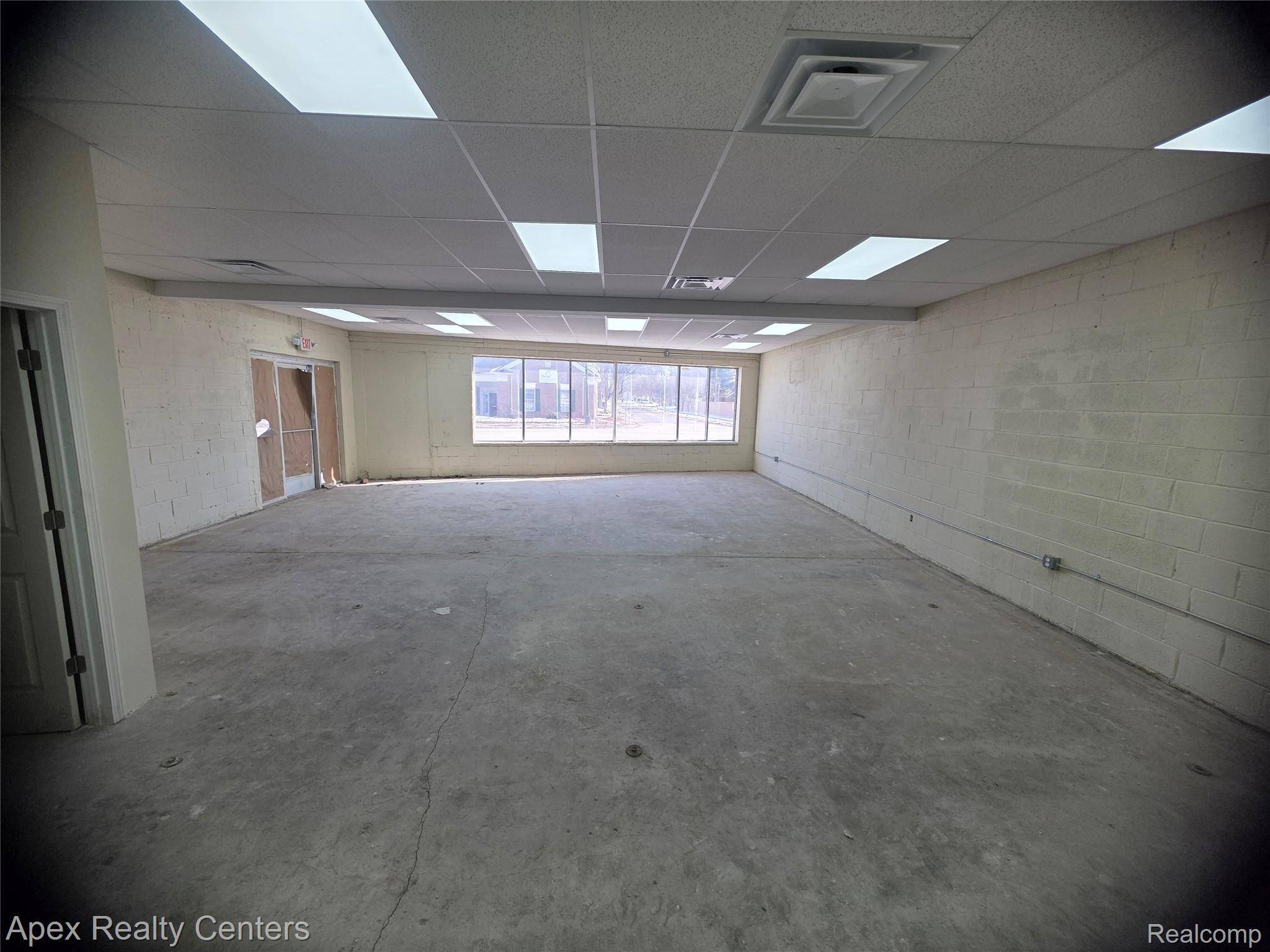 2262 S Wayne Rd RD, Westland, MI 48186