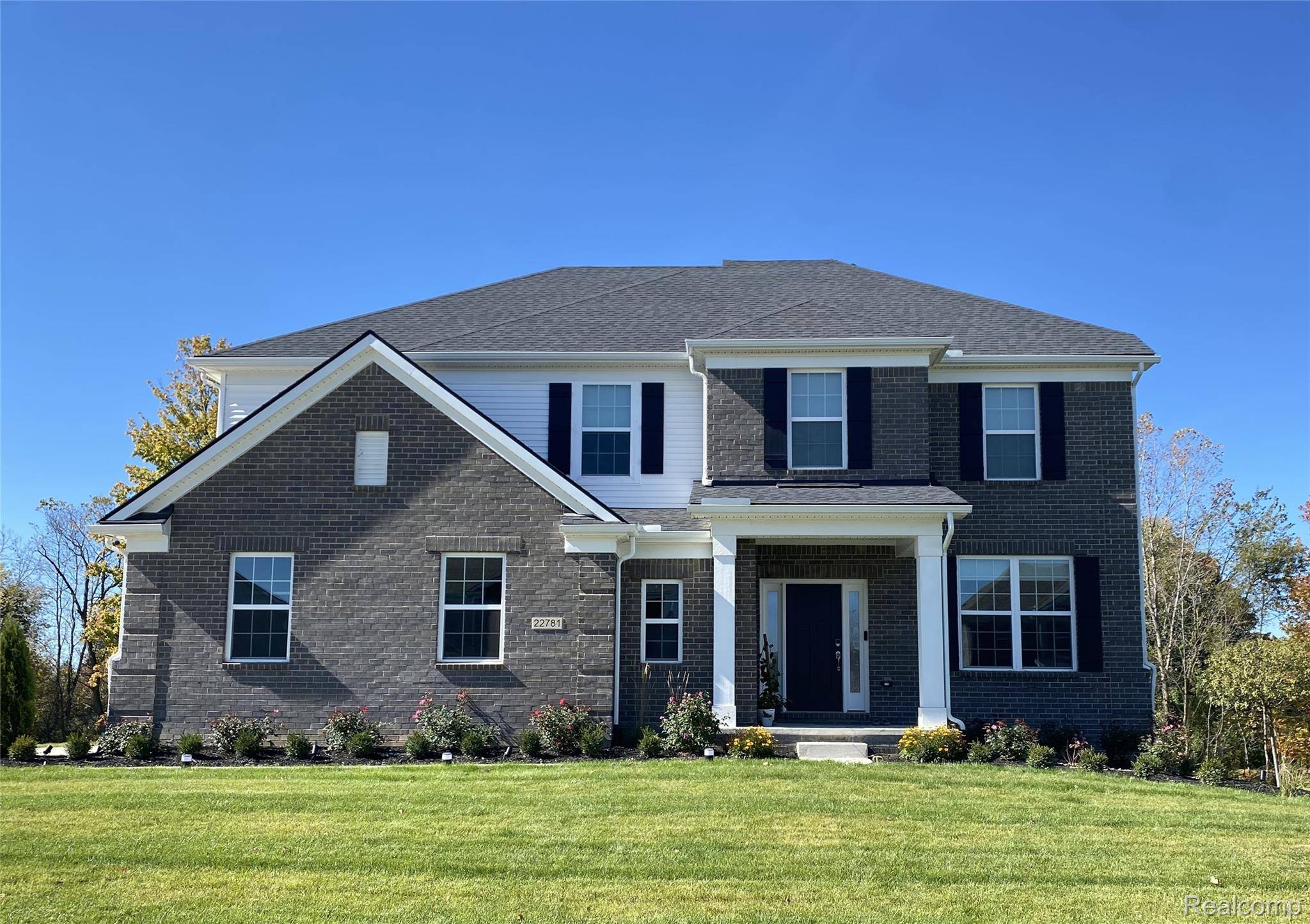 22206 Hilda LN, Lyon Charter Township, MI 48178