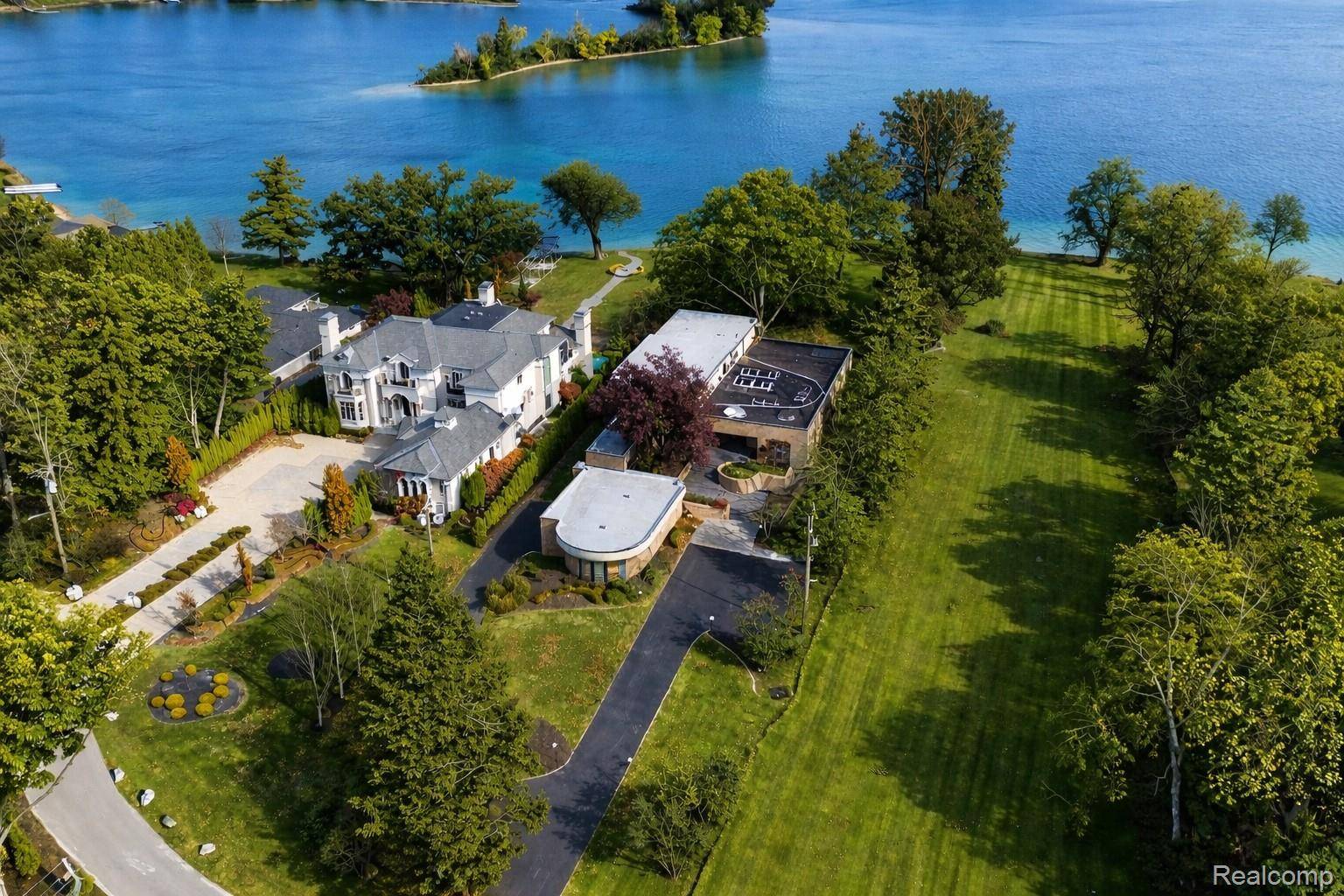 3317 W Shore DR, Orchard Lake Village, MI 48324