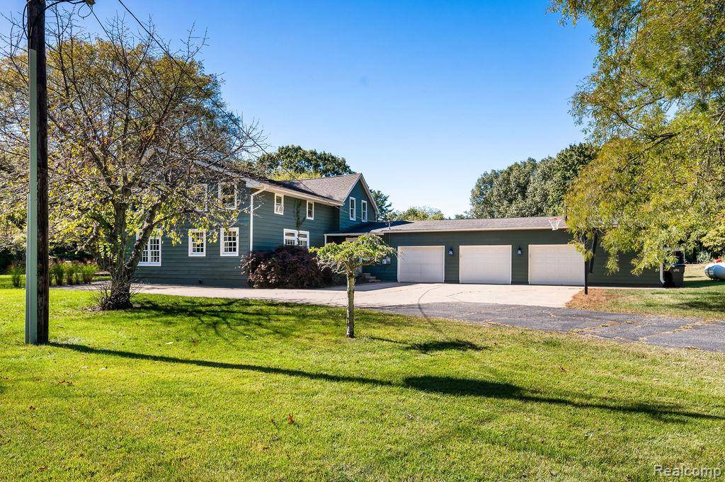 9695 Community Hall RD, New Buffalo Township, MI 49129