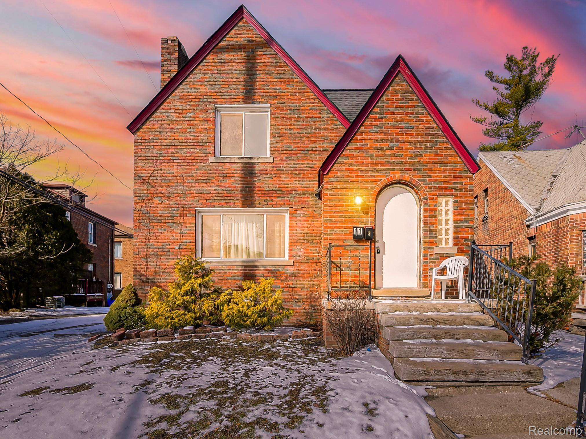 13 Mohawk RD, Pontiac, MI 48341