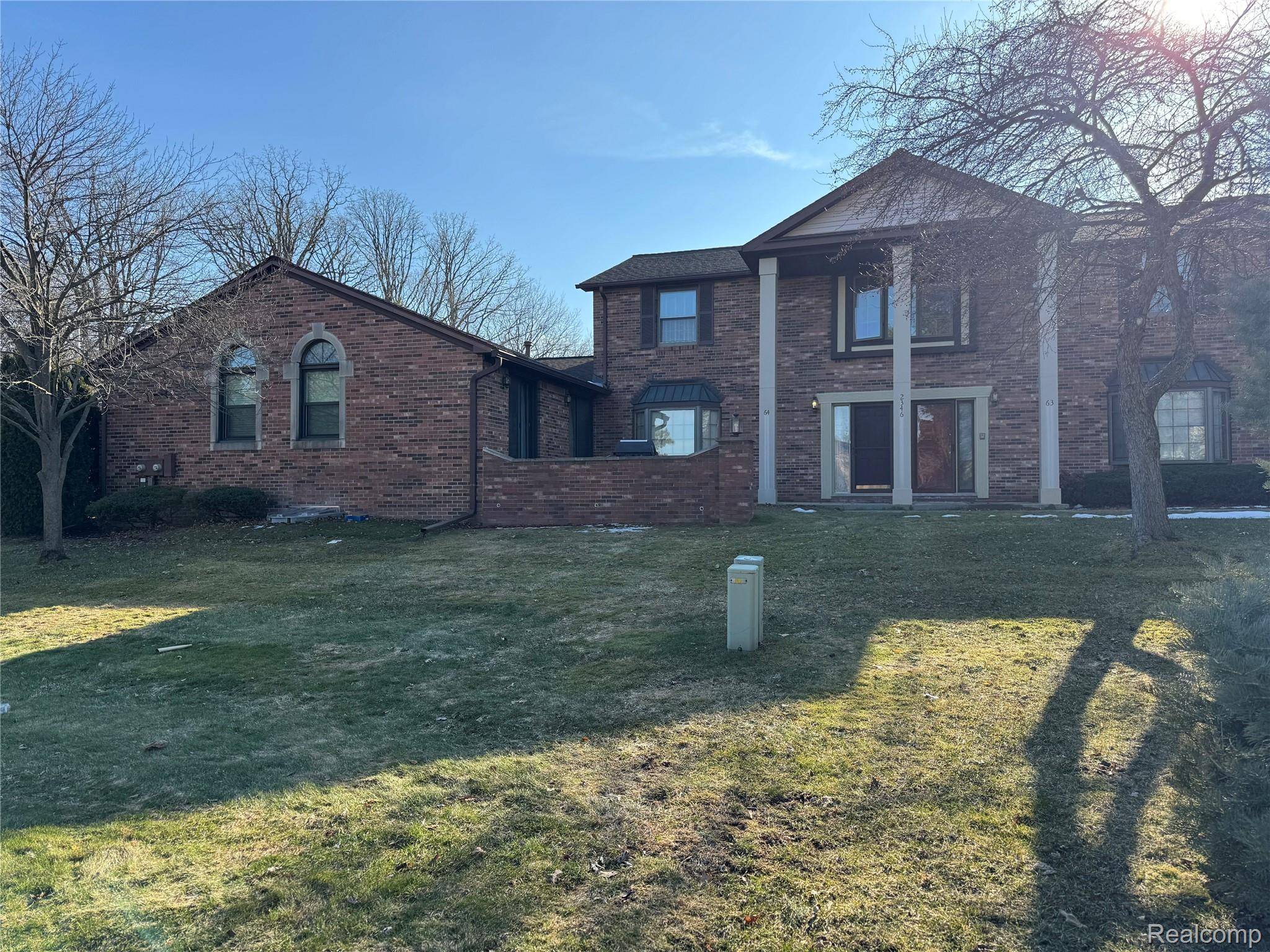 2346 London Bridge DR, Rochester Hills, MI 48307