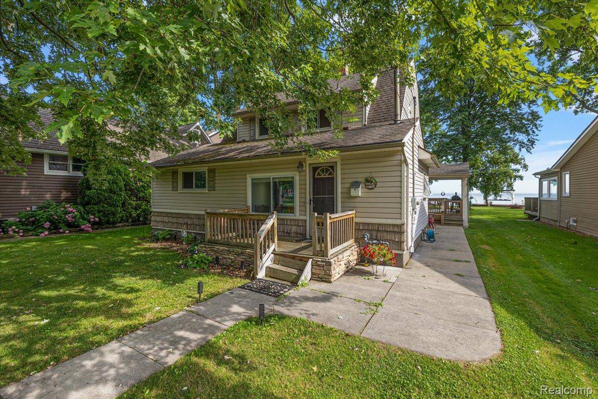 38292 Murdick DR, New Baltimore, MI 48047