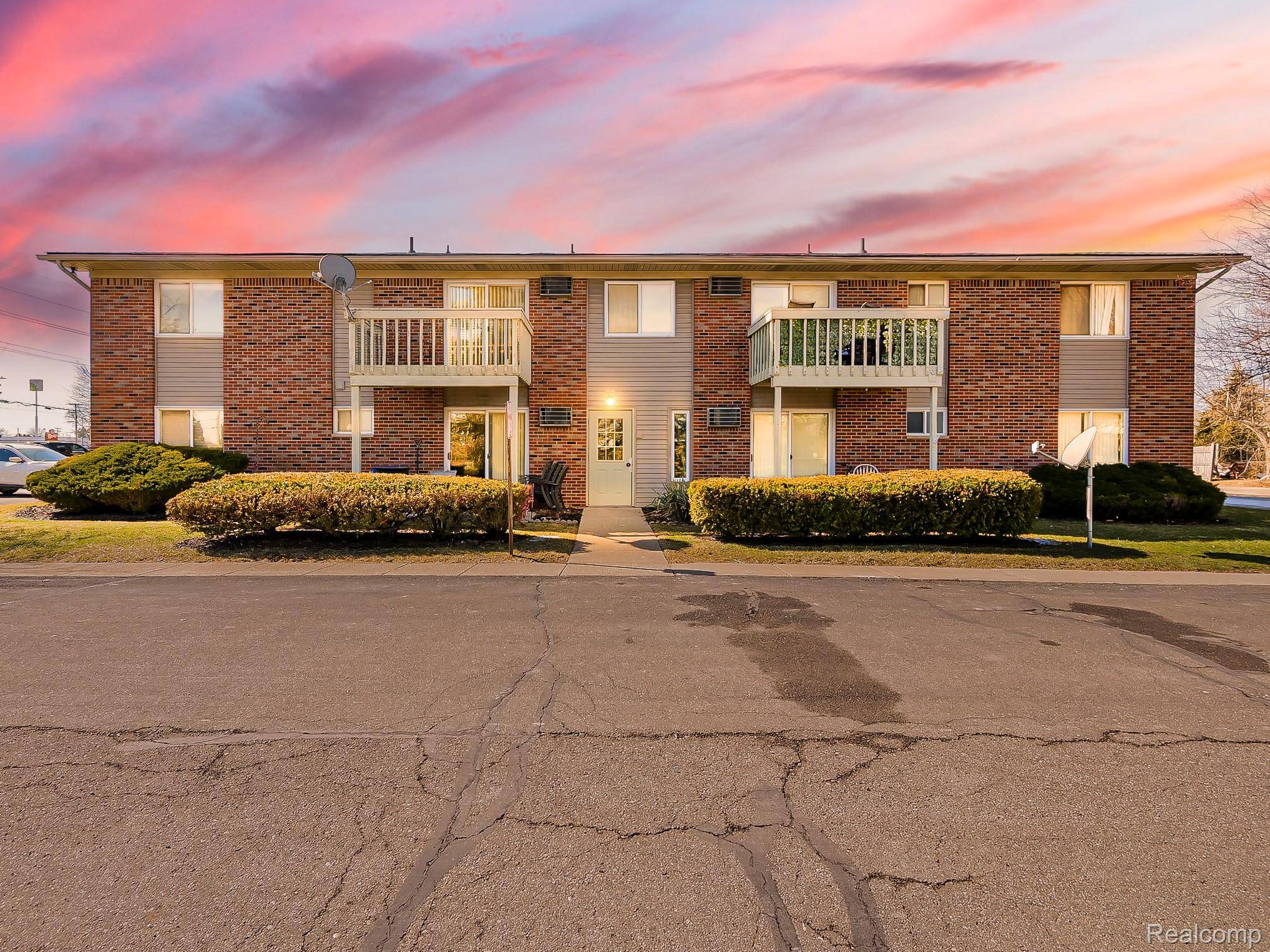 125 E Van Riper RD #7, Fowlerville Village, MI 48836