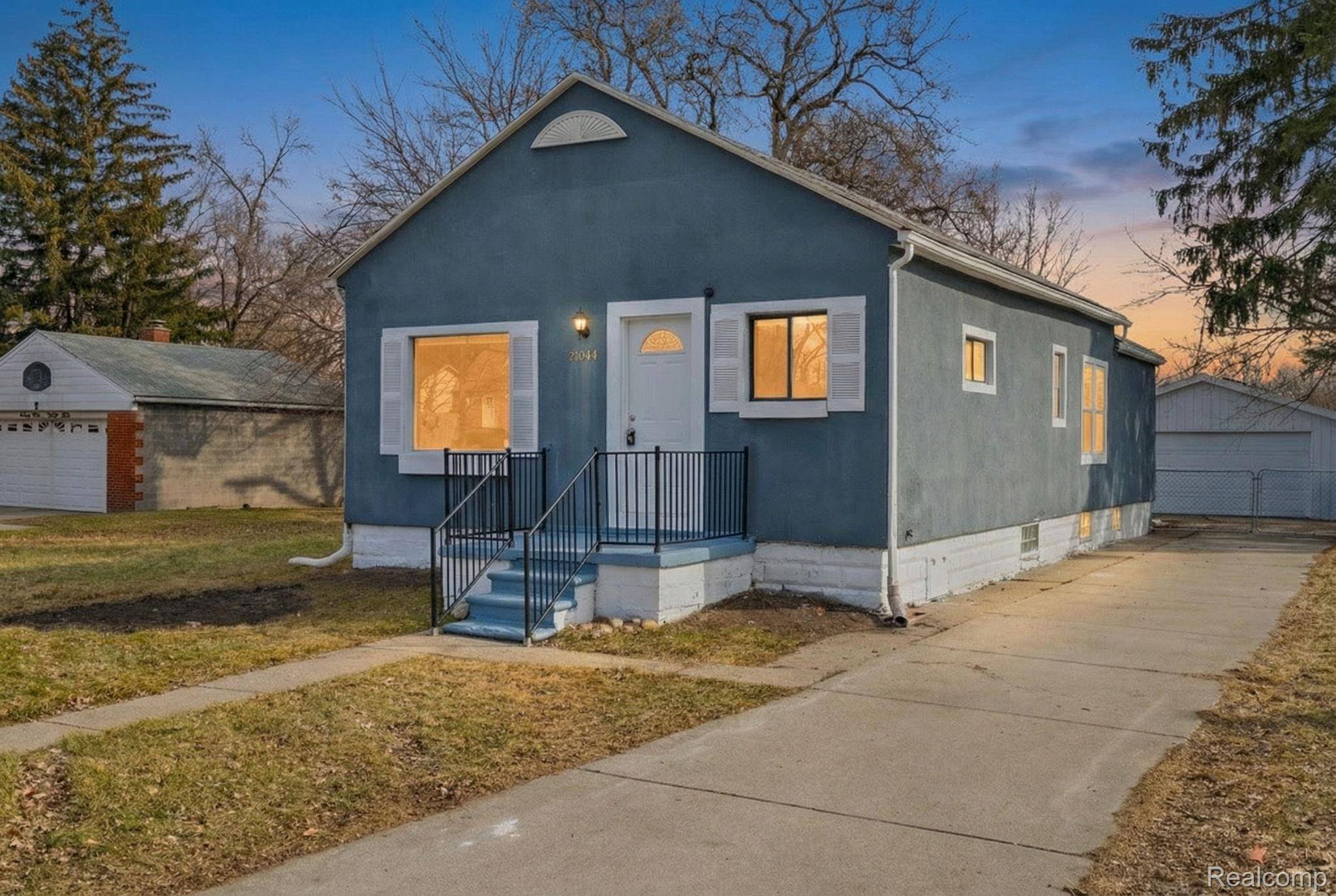 21044 Sunset AVE, Warren, MI 48091