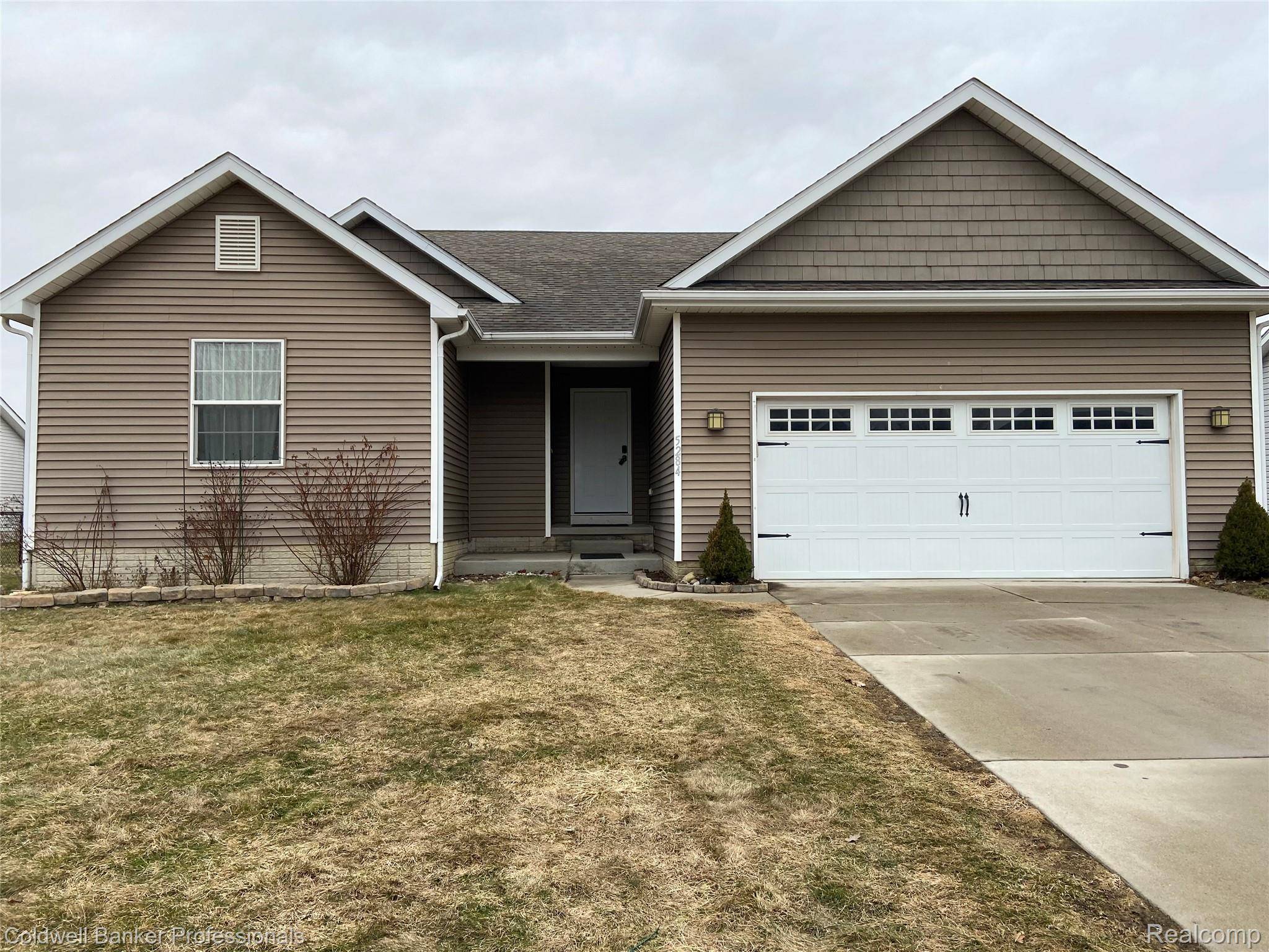 5284 Brookshire DR, Almont Village, MI 48003