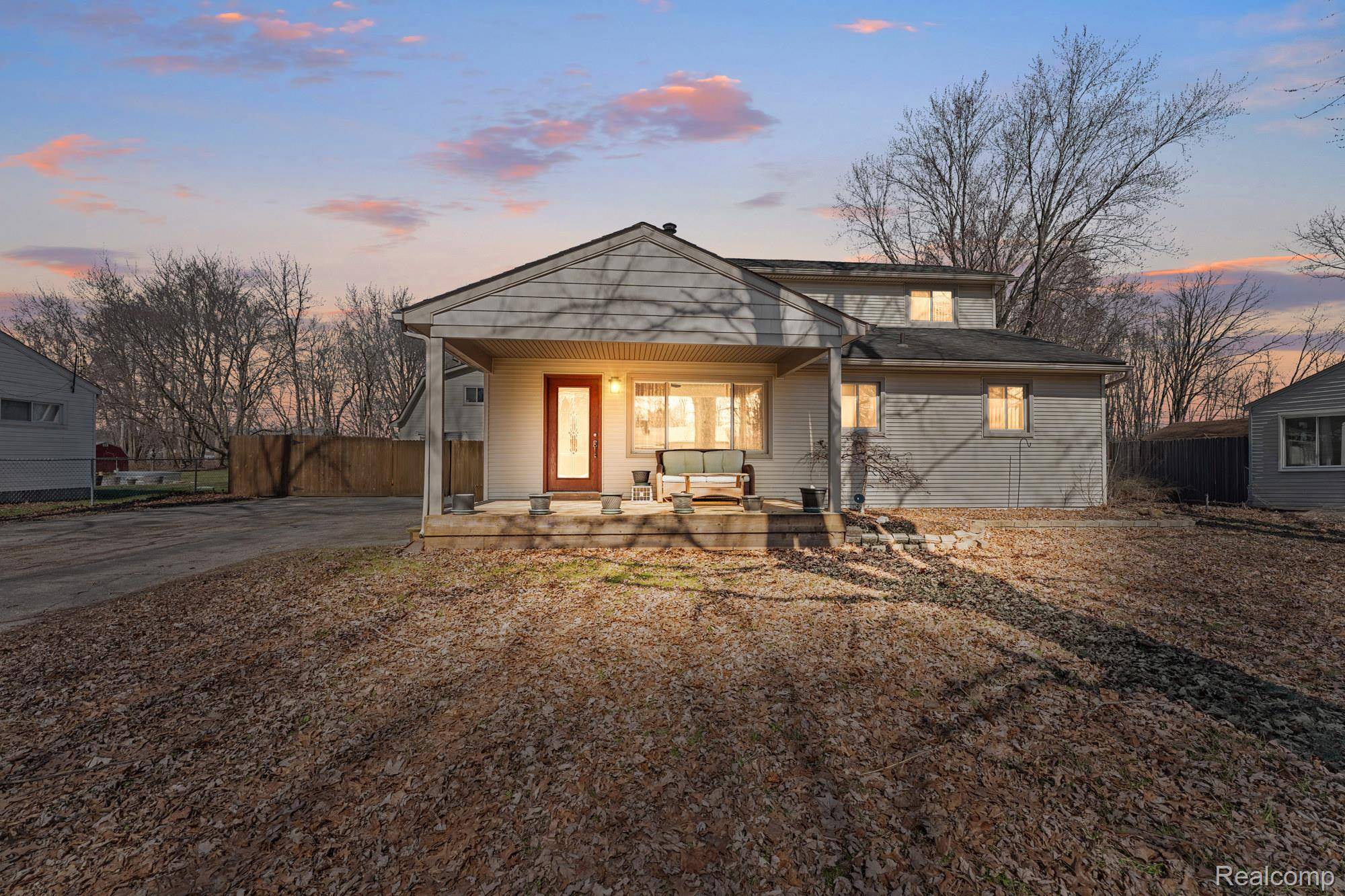 45208 Paris DR, Belleville, MI 48111