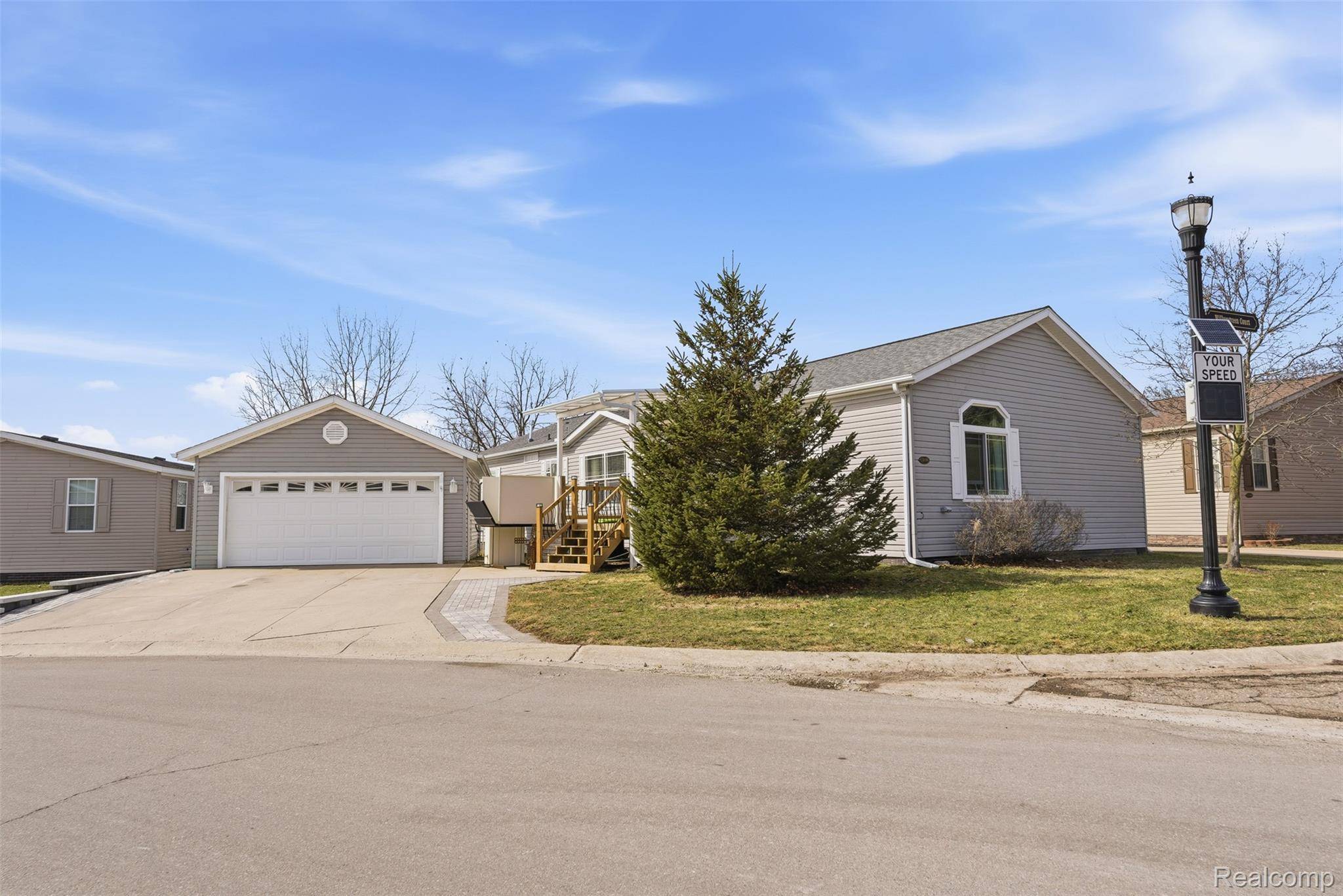 11050 Willowgreen CT, Green Oak Township, MI 48178