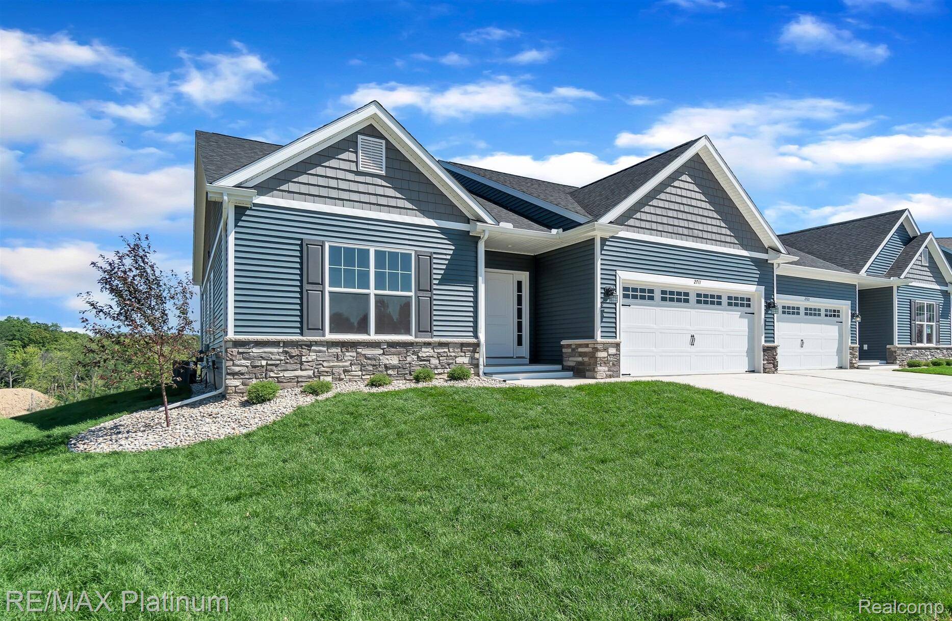 865 Oakwood CIR #24, Fenton, MI 48430