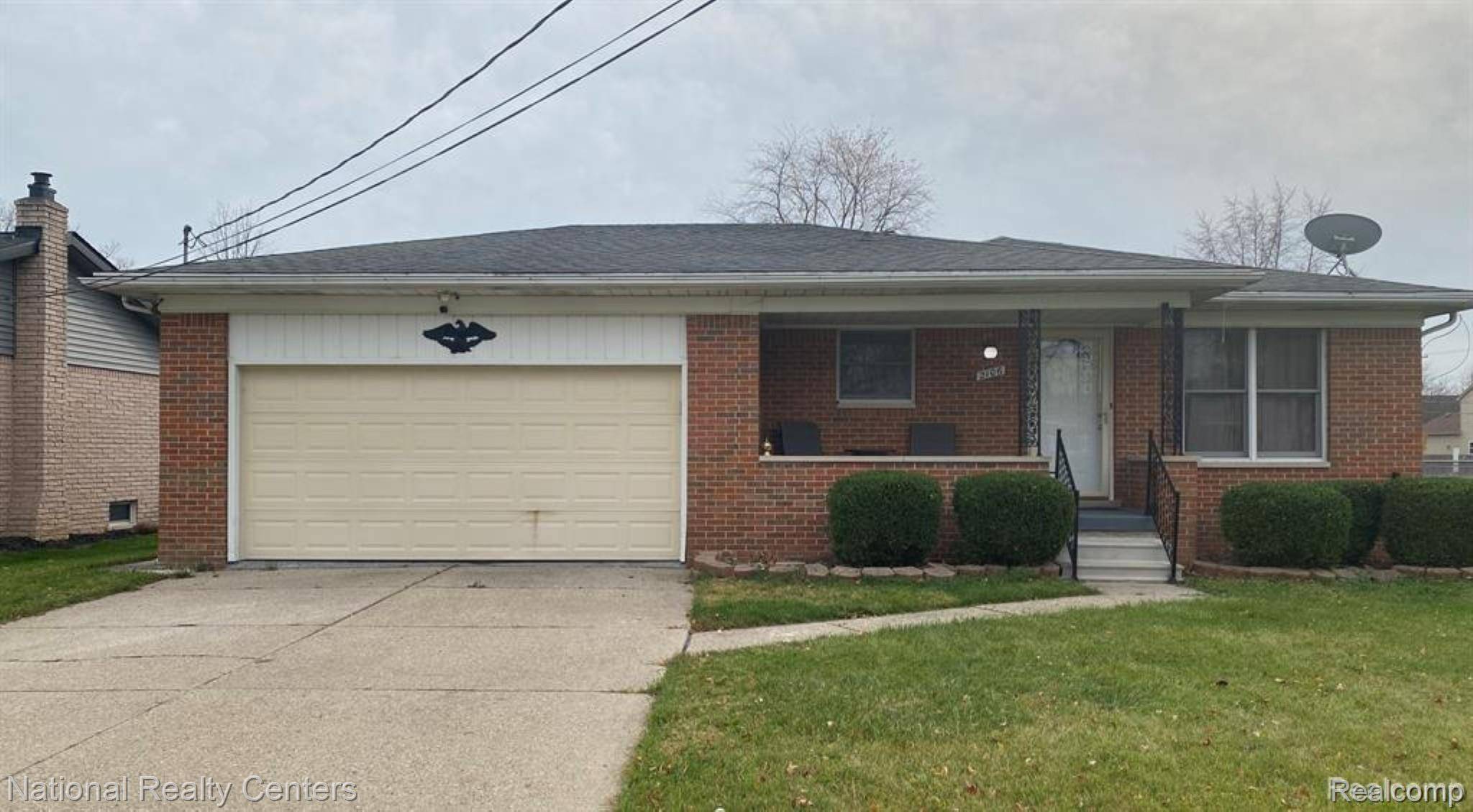 2106 Oakcrest RD, Sterling Heights, MI 48310