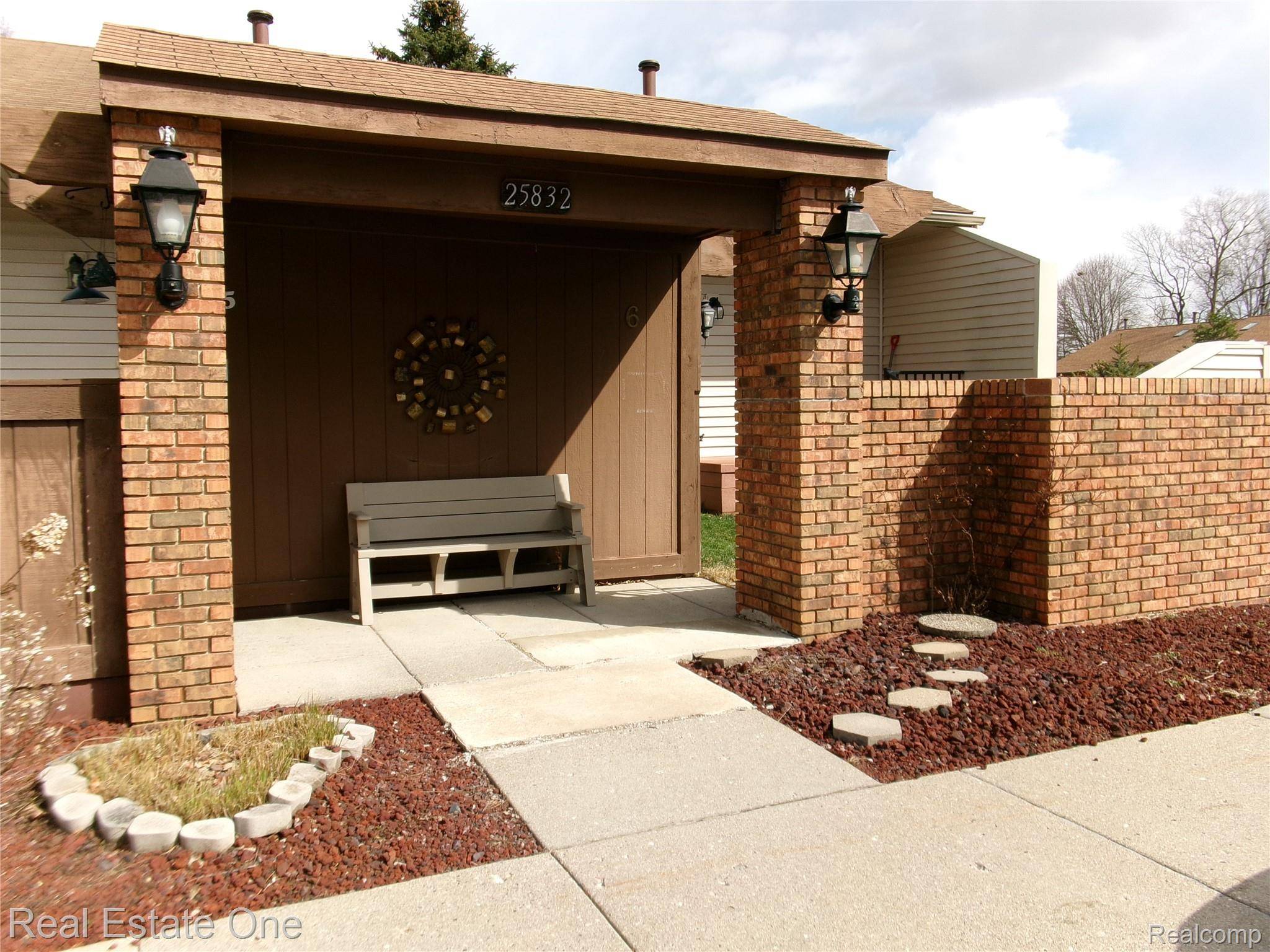 25832 LEXINGTON #6, South Lyon, MI 48178