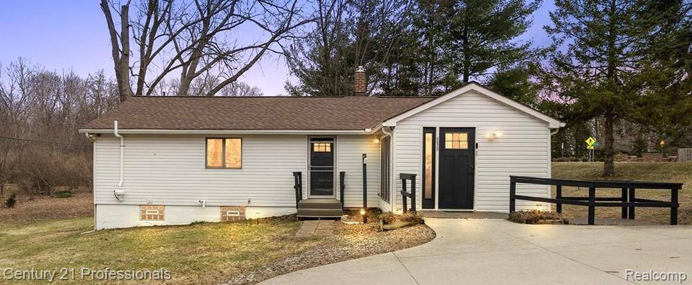 3205 Shimmons RD, Auburn Hills, MI 48326
