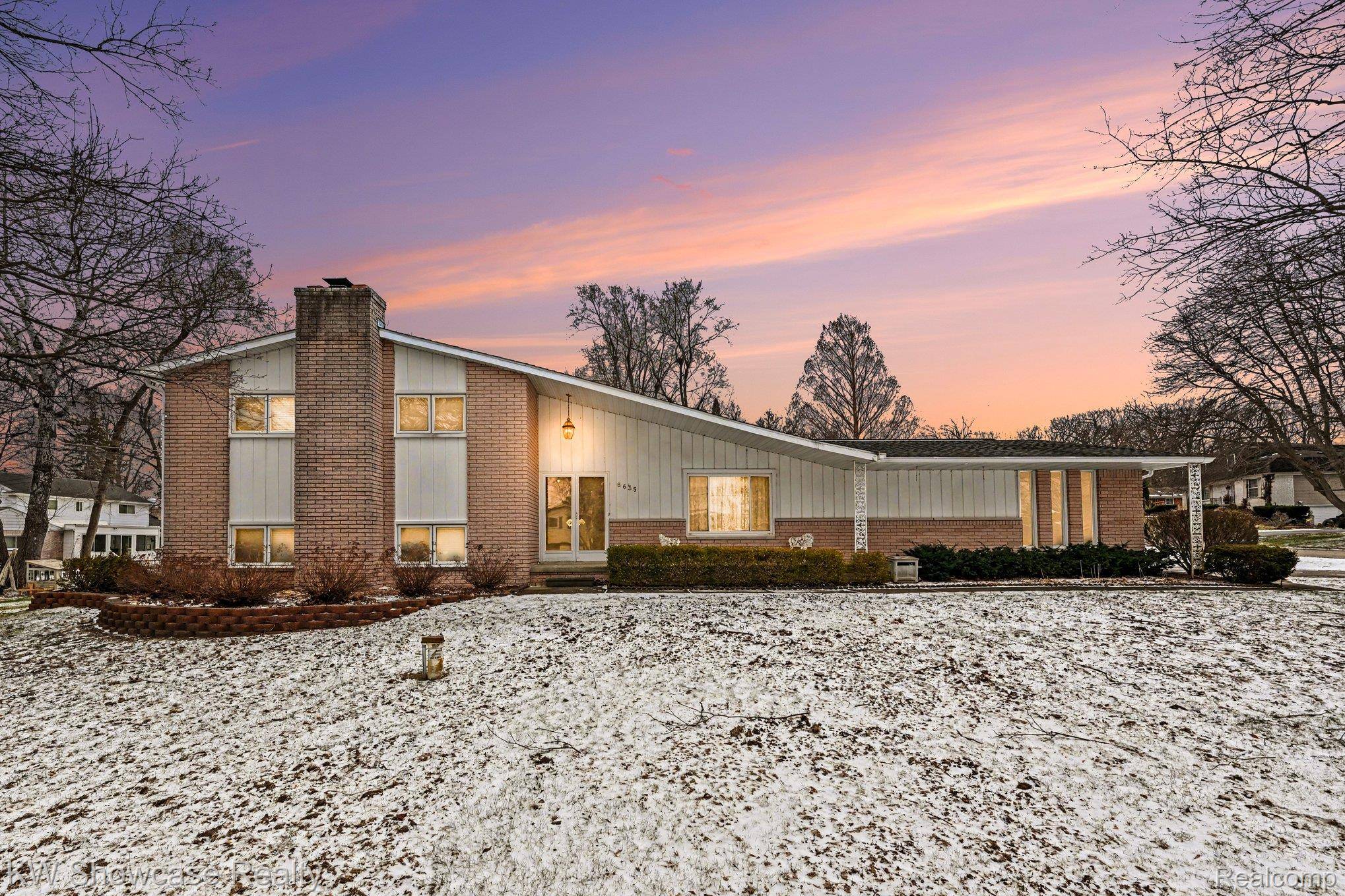 8635 Sandy Crest DR, White Lake Charter Township, MI 48386