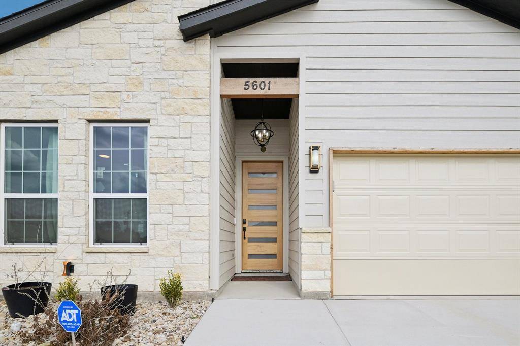 5601 San Jacinto Drive, Granbury, TX 76048