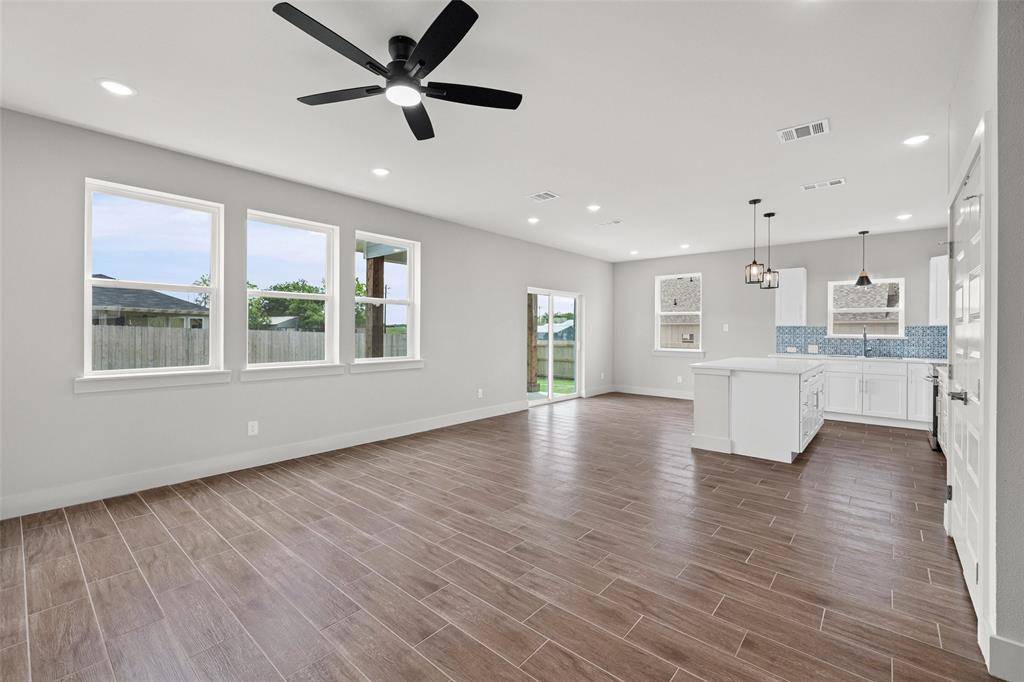 702 Perkins Court, Granbury, TX 76048