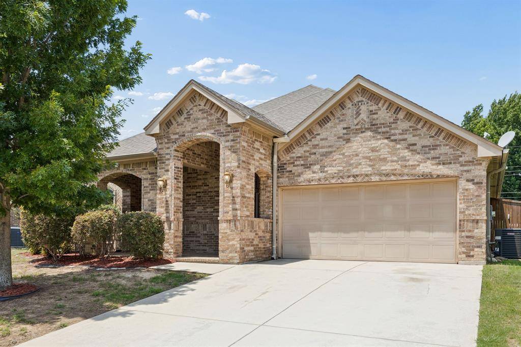 425 Corriente Trail, Azle, TX 76020