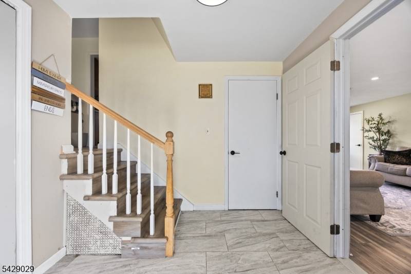 21 Starlit Dr, Middlesex Boro, NJ 08846