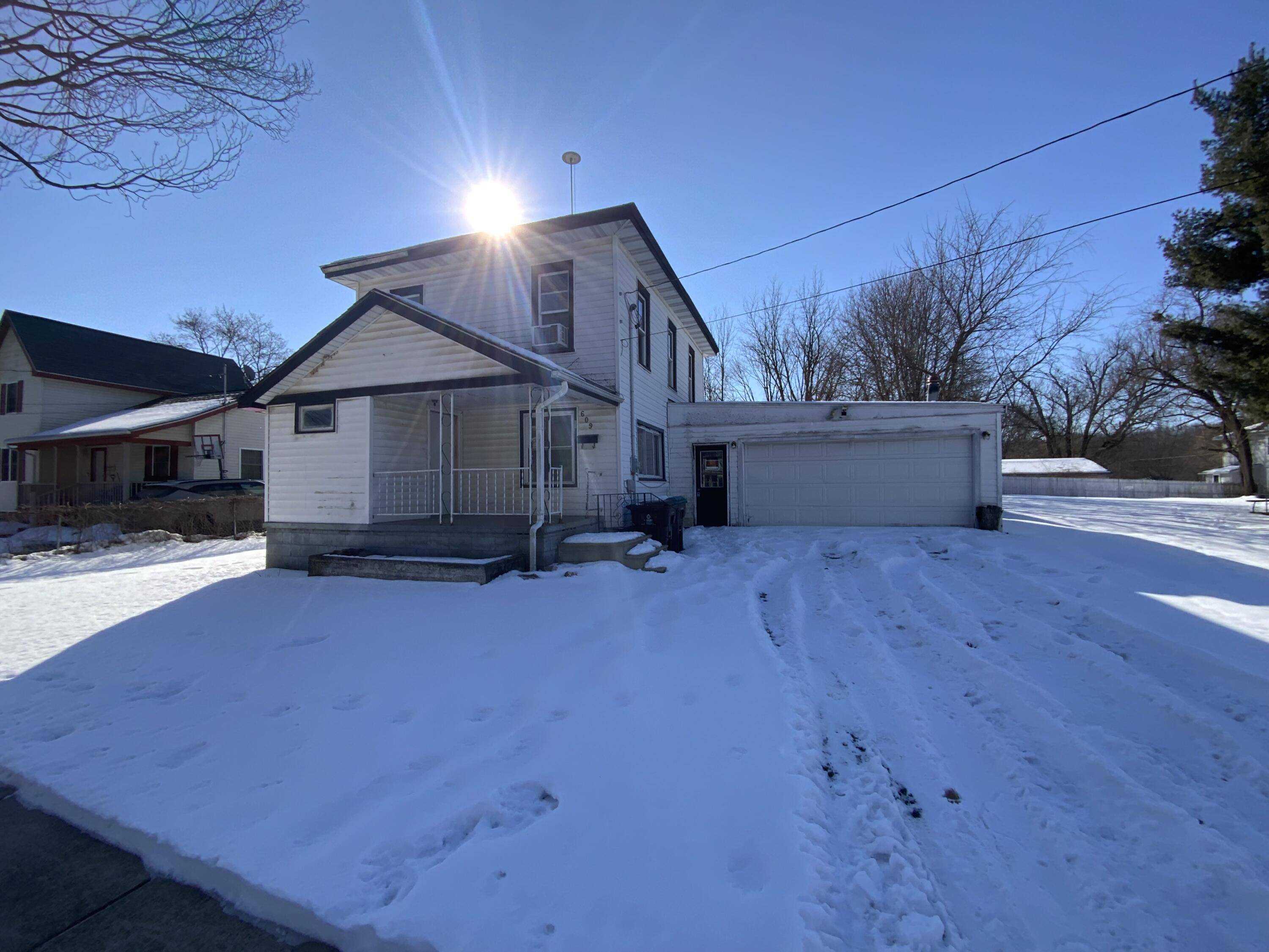 609 W Center ST, Albion City, MI 49224