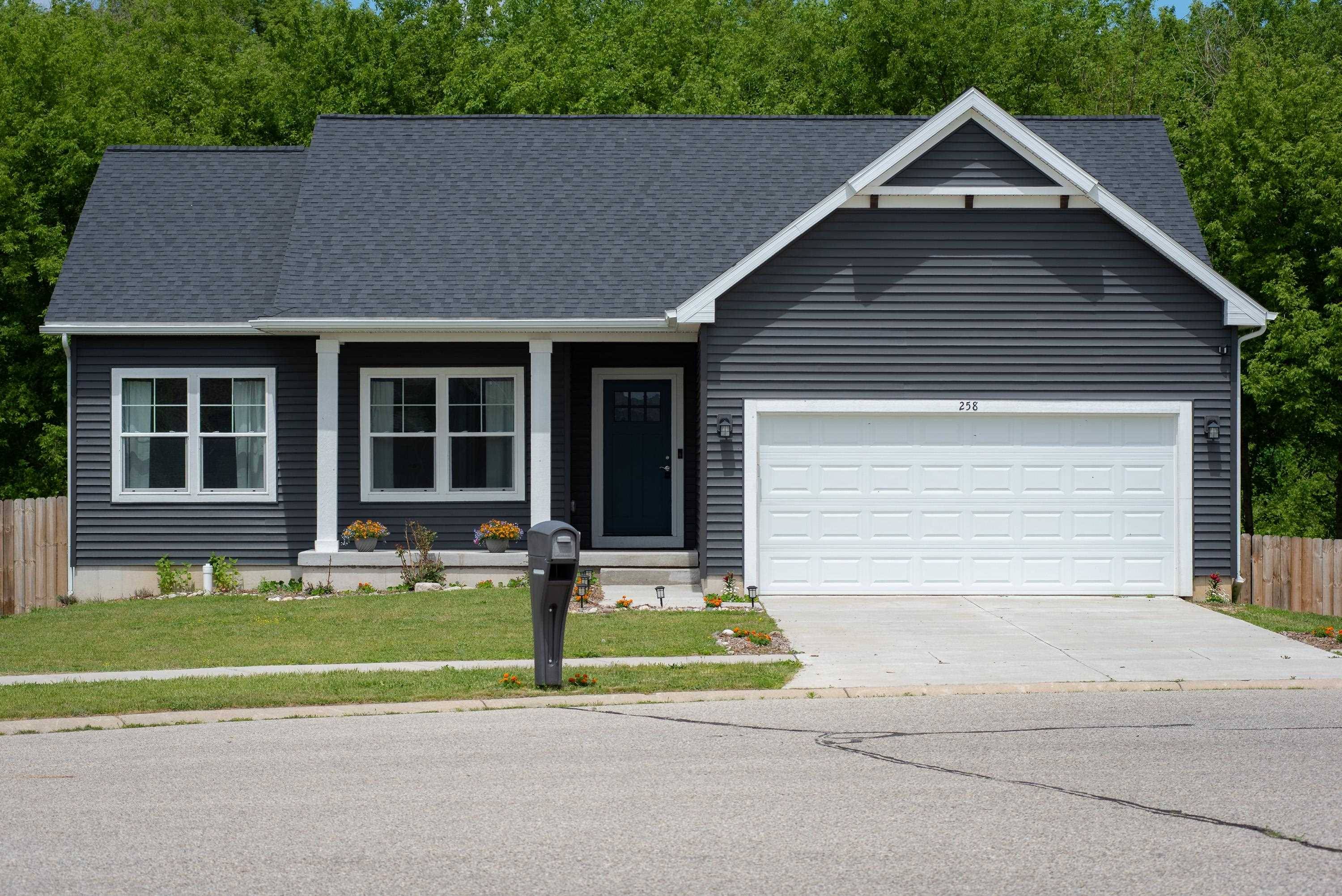 258 Ruby CT, Alma, MI 48801