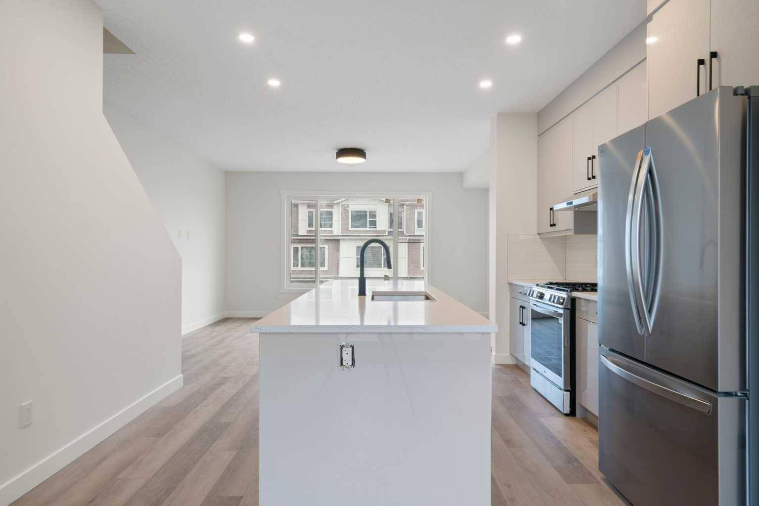 8808 48 ST NE, Calgary, AB T3J 5N8