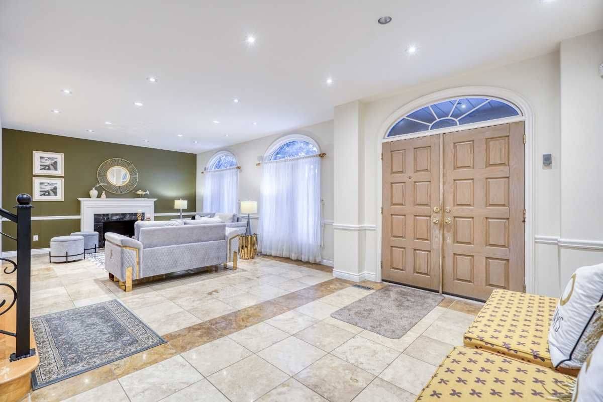 69 Ava CRES, Richmond Hill, ON L4B 2X5