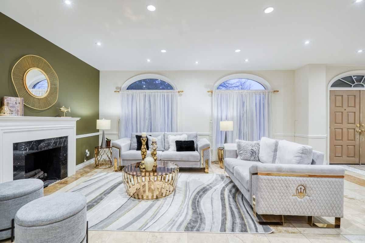 69 Ava CRES, Richmond Hill, ON L4B 2X5
