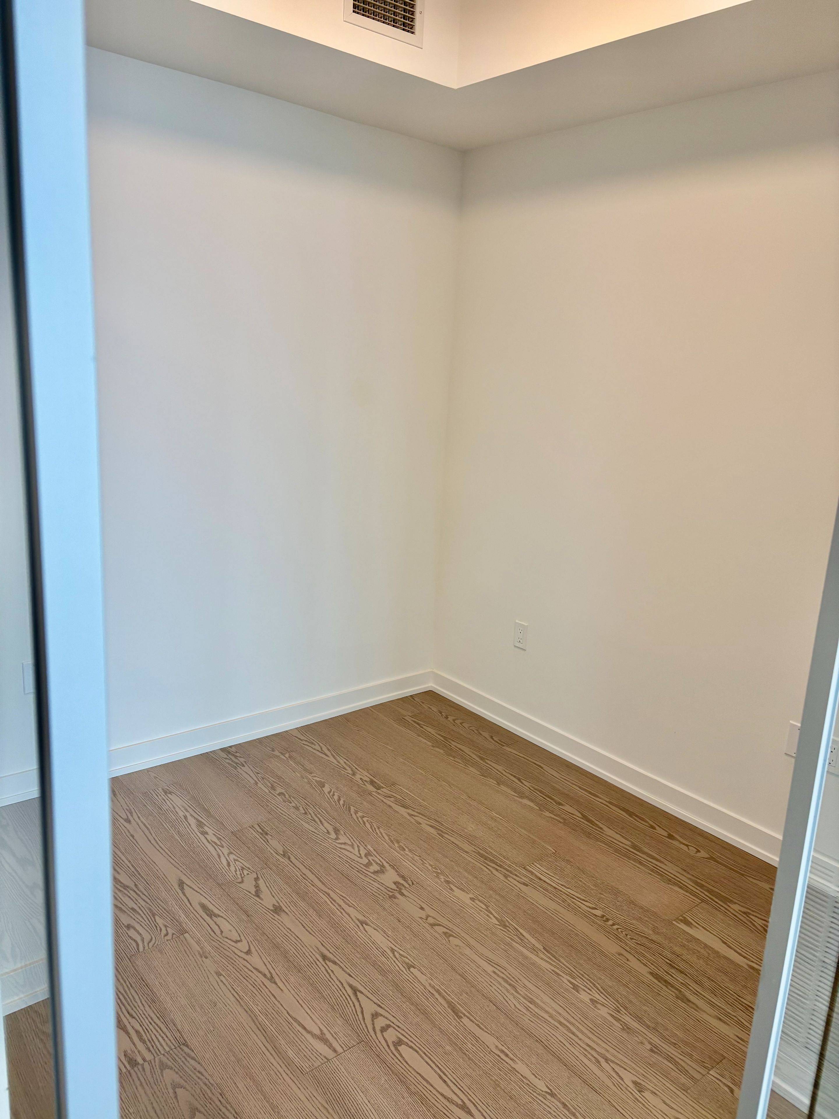 448 Burnhamthorpe Rd W RD #4901, Mississauga, ON L5B 0R4