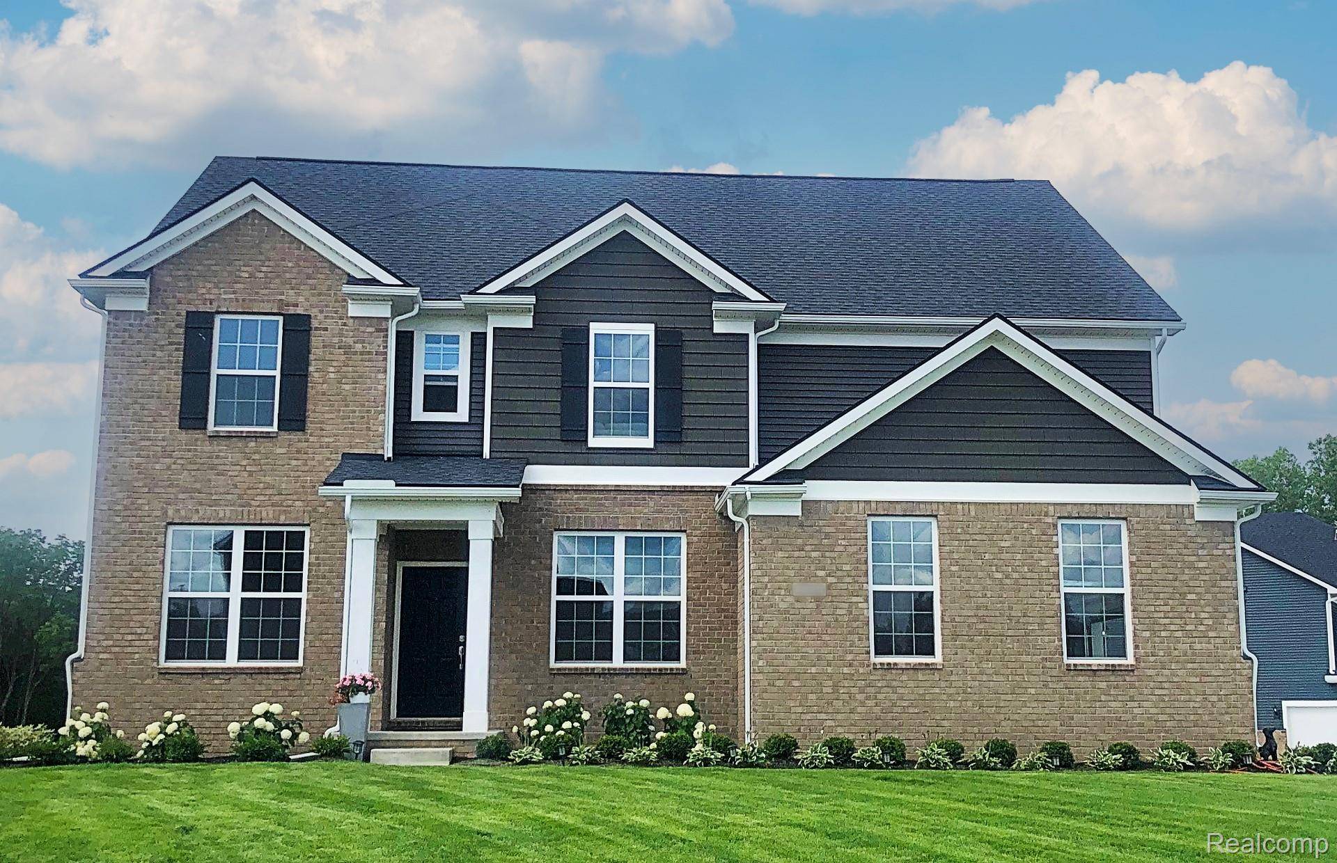 22213 Hilda LN, Lyon Charter Township, MI 48178