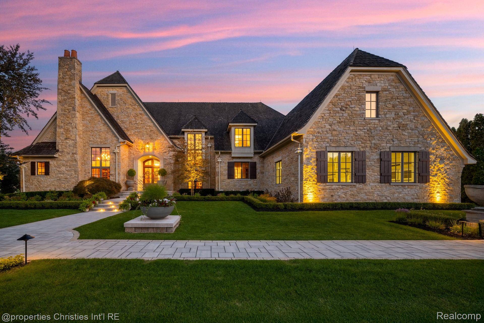 47765 Bellagio DR, Novi, MI 48167
