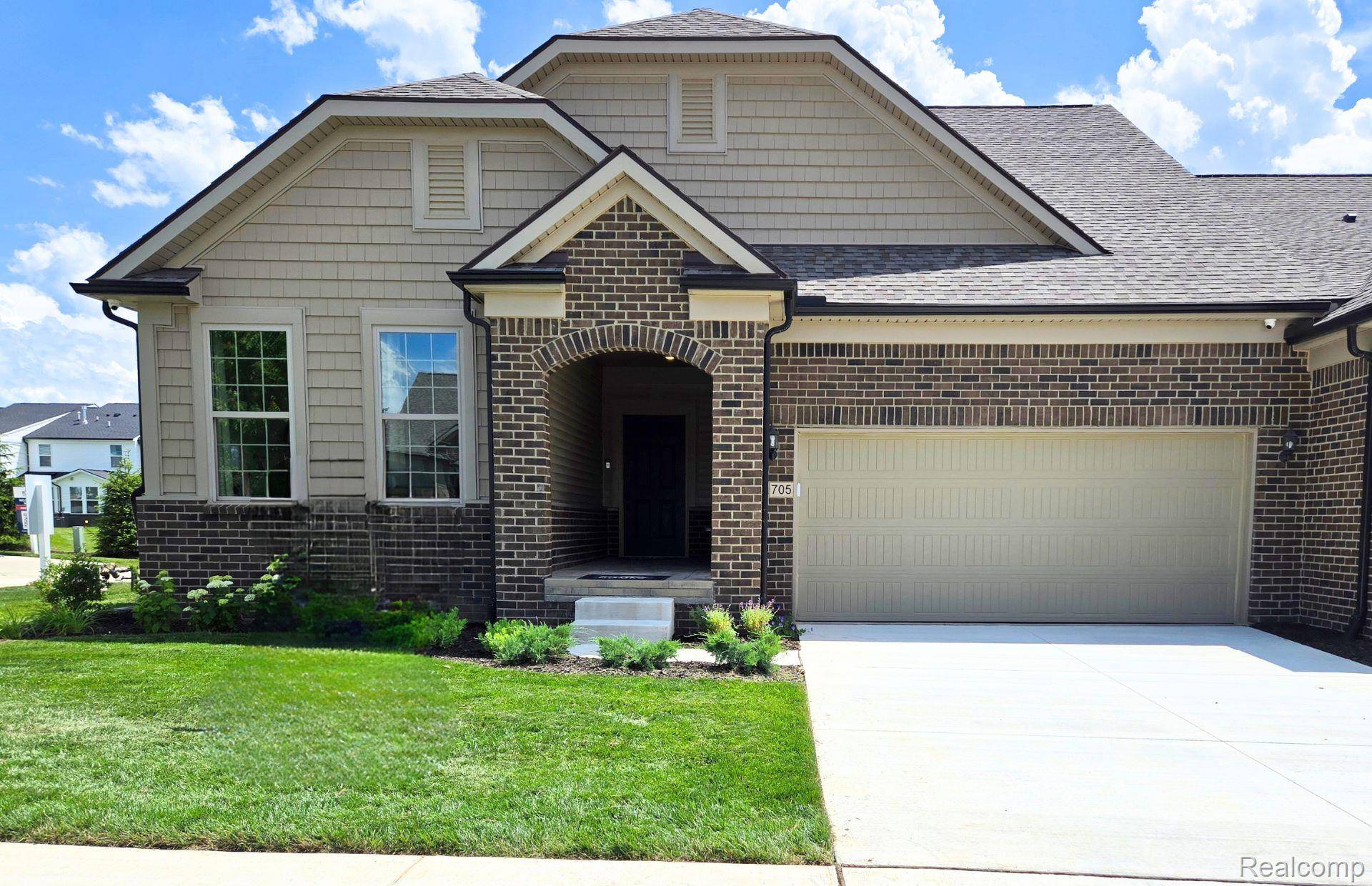 705 West Spaniel DR, Pittsfield Charter Township, MI 48108