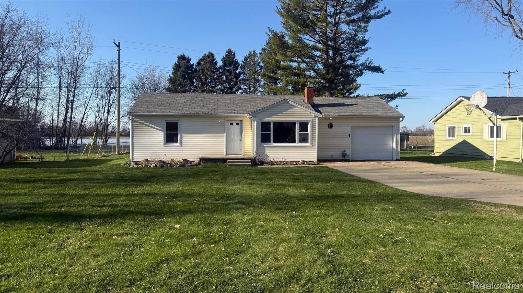 393 Almont AVE, Almont Village, MI 48003