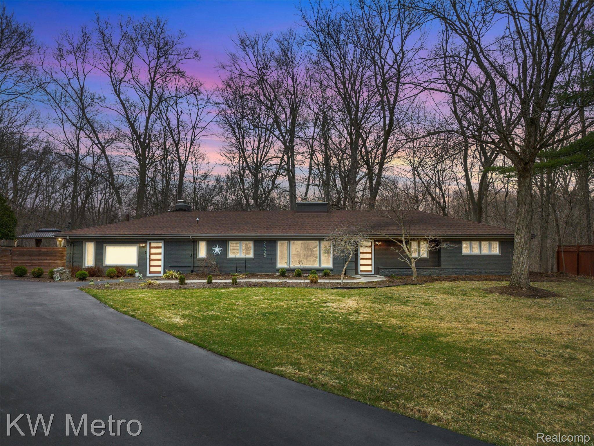 25500 Waycross, Southfield, MI 48033