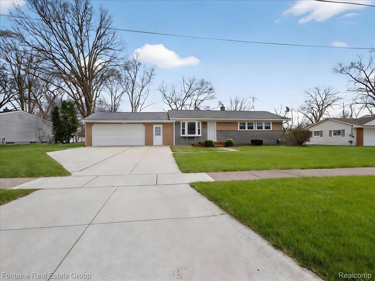 1274 Nancywood DR, Waterford Charter Township, MI 48327