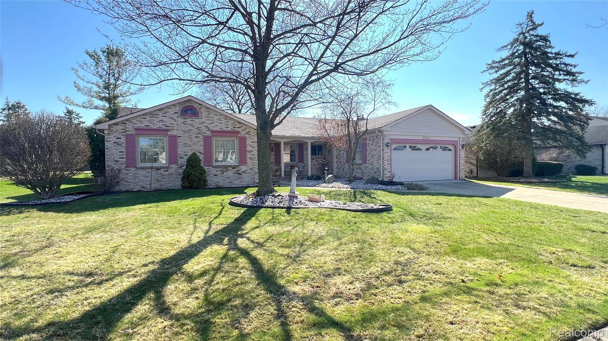 20130 Southampton DR, Livonia, MI 48152