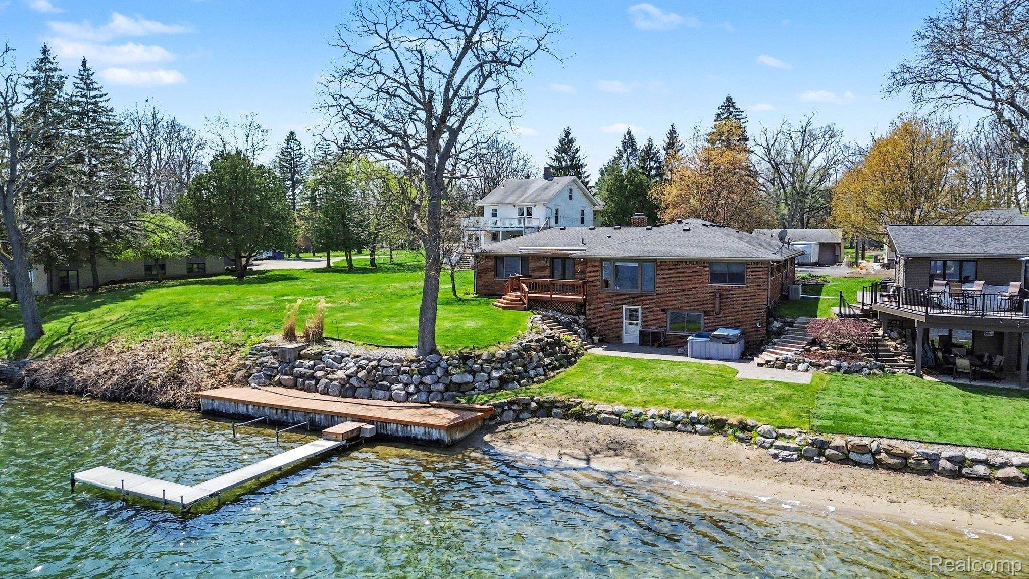 2596 N Williams Lake RD, Waterford Charter Township, MI 48327