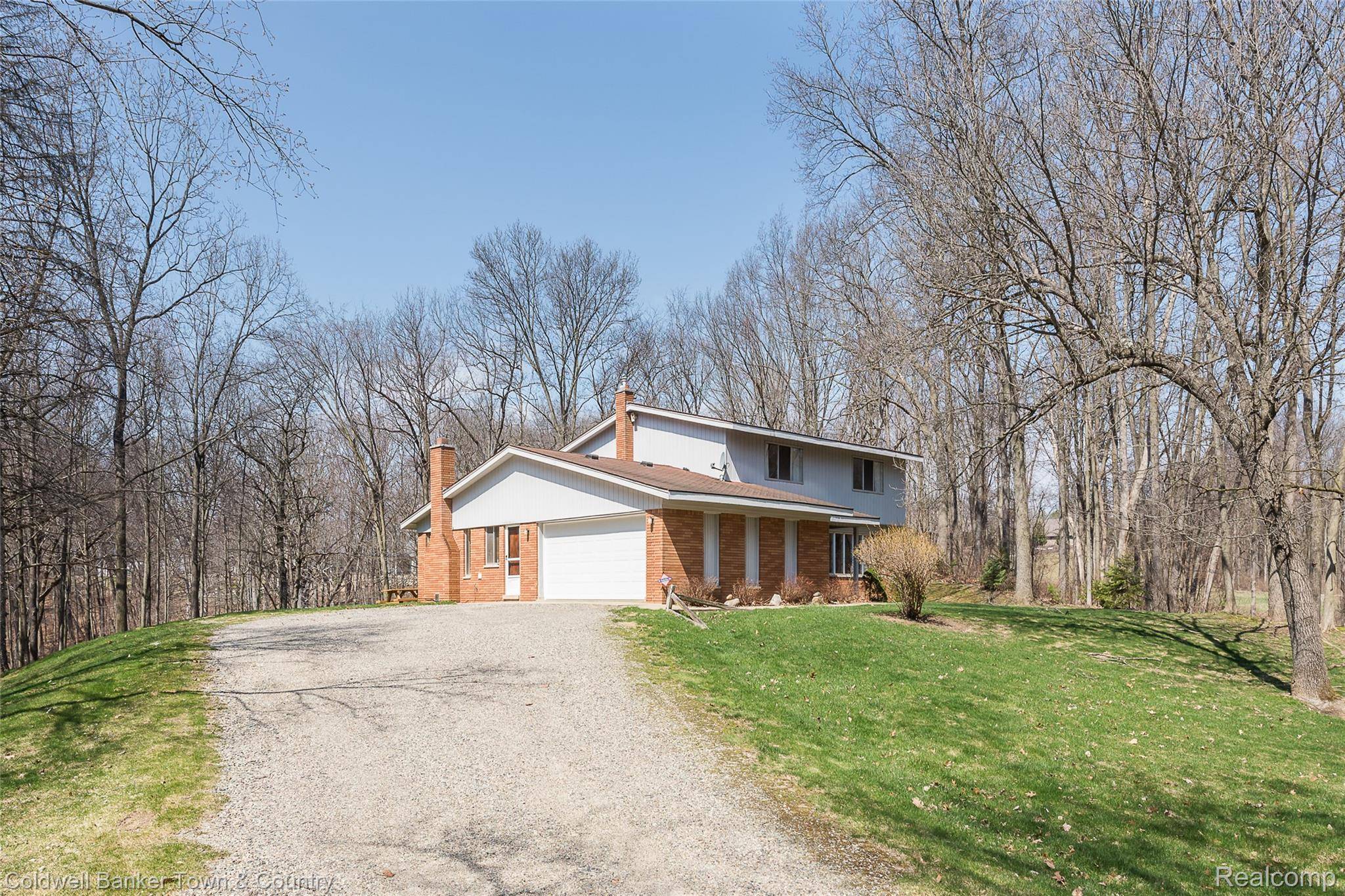 3520 S Hill RD, Milford Village, MI 48381