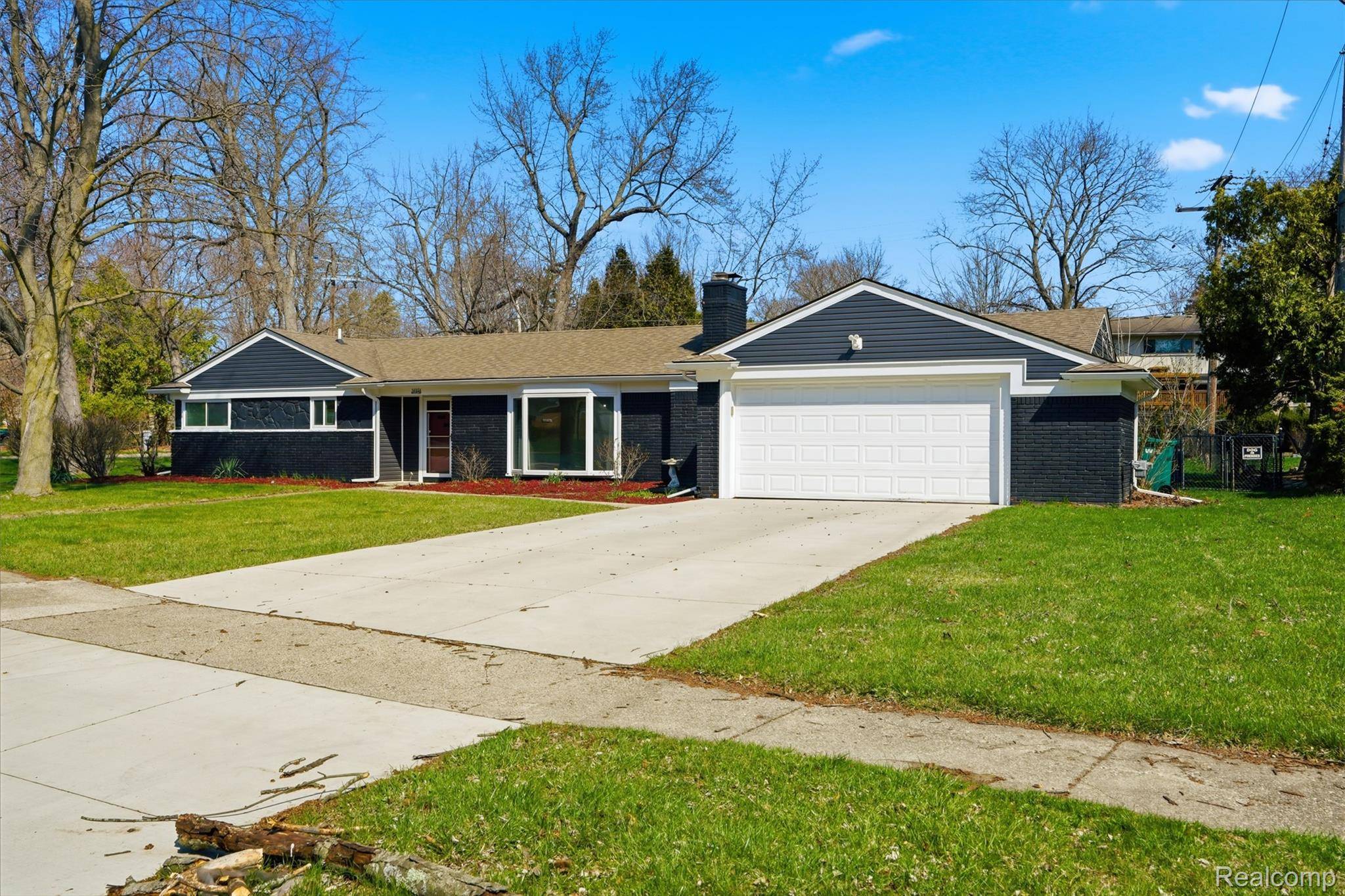 34164 Alta Loma DR, Farmington, MI 48335