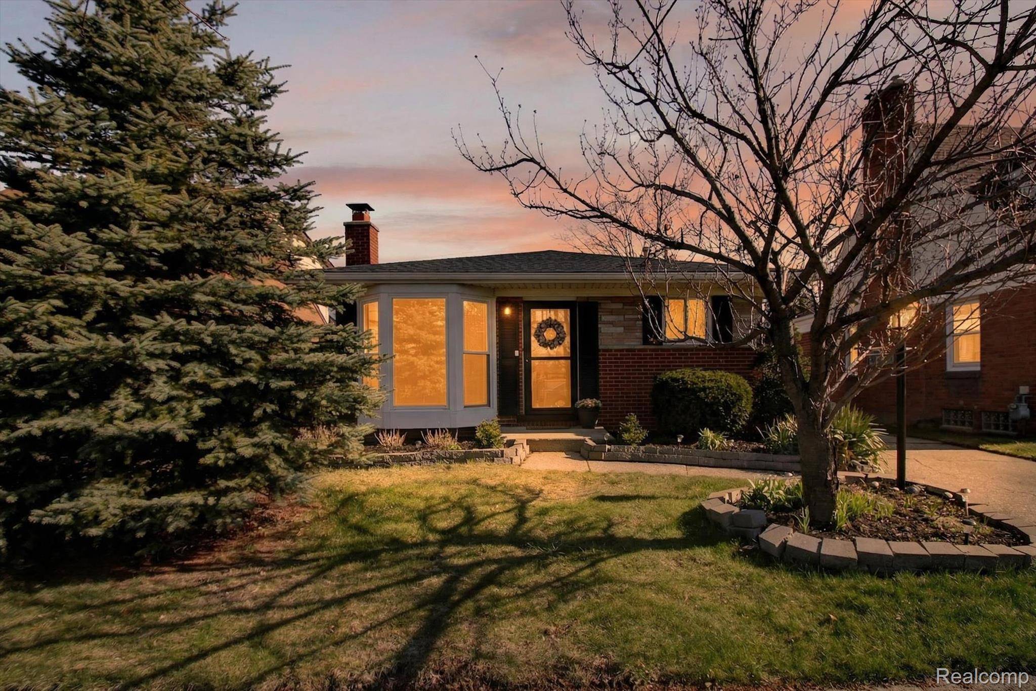 15720 Regina AVE, Allen Park, MI 48101