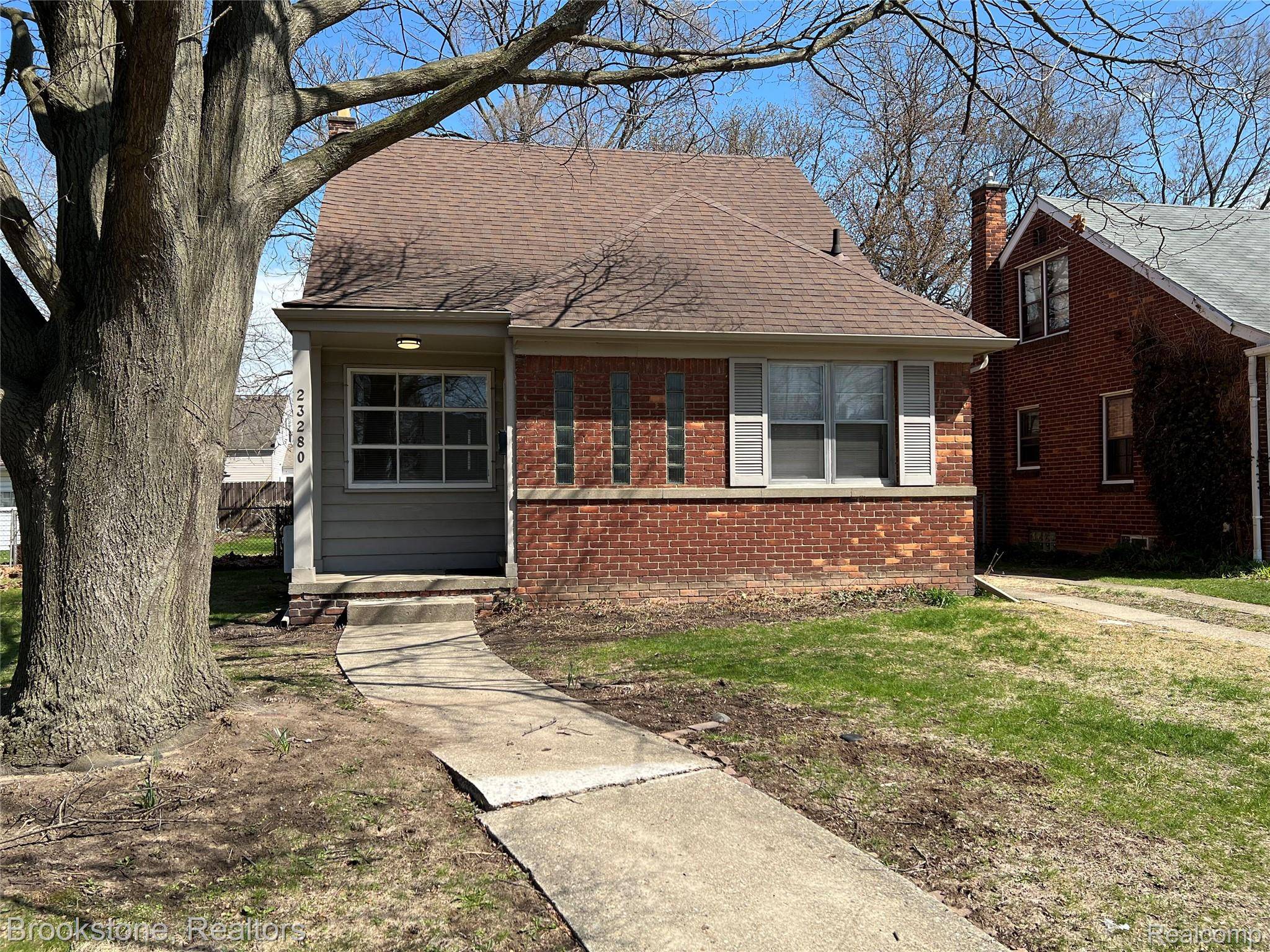 23280 Forest ST, Oak Park, MI 48237