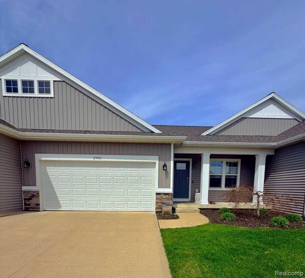 2905 Tributary DR NE, Algoma Township, MI 49341