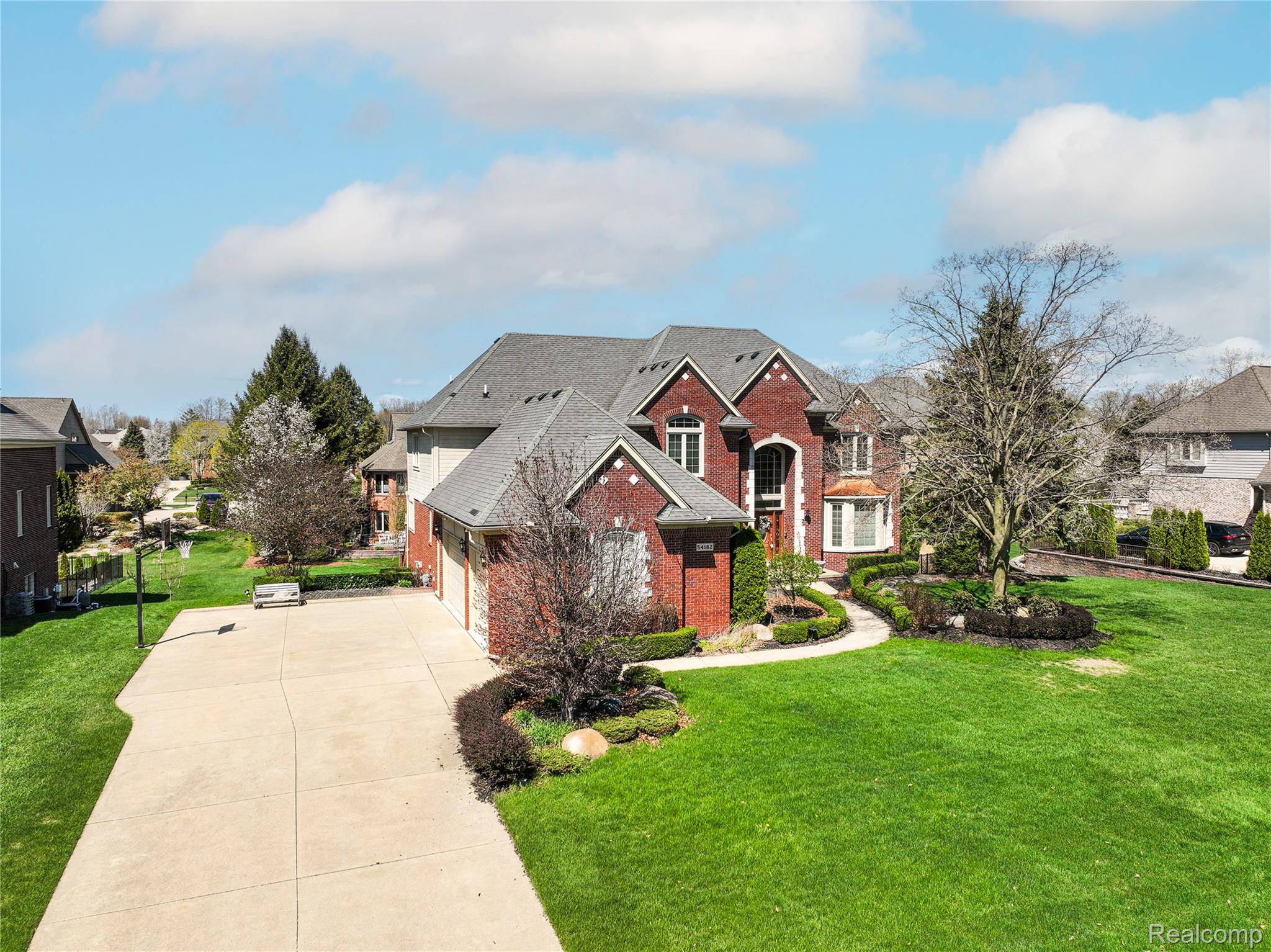 54182 Queensborough DR, Shelby Charter Township, MI 48315