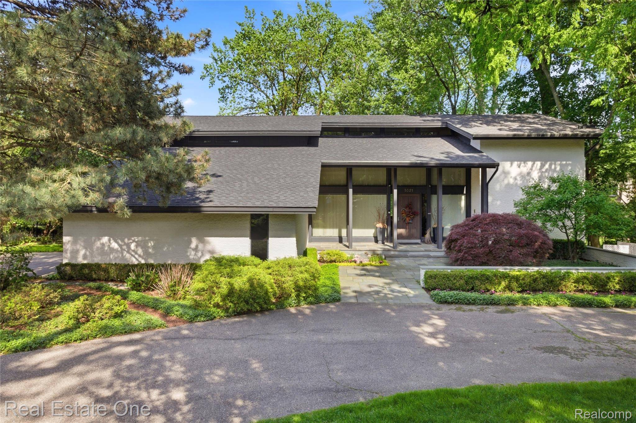 5321 Forest WAY, Bloomfield Hills, MI 48302